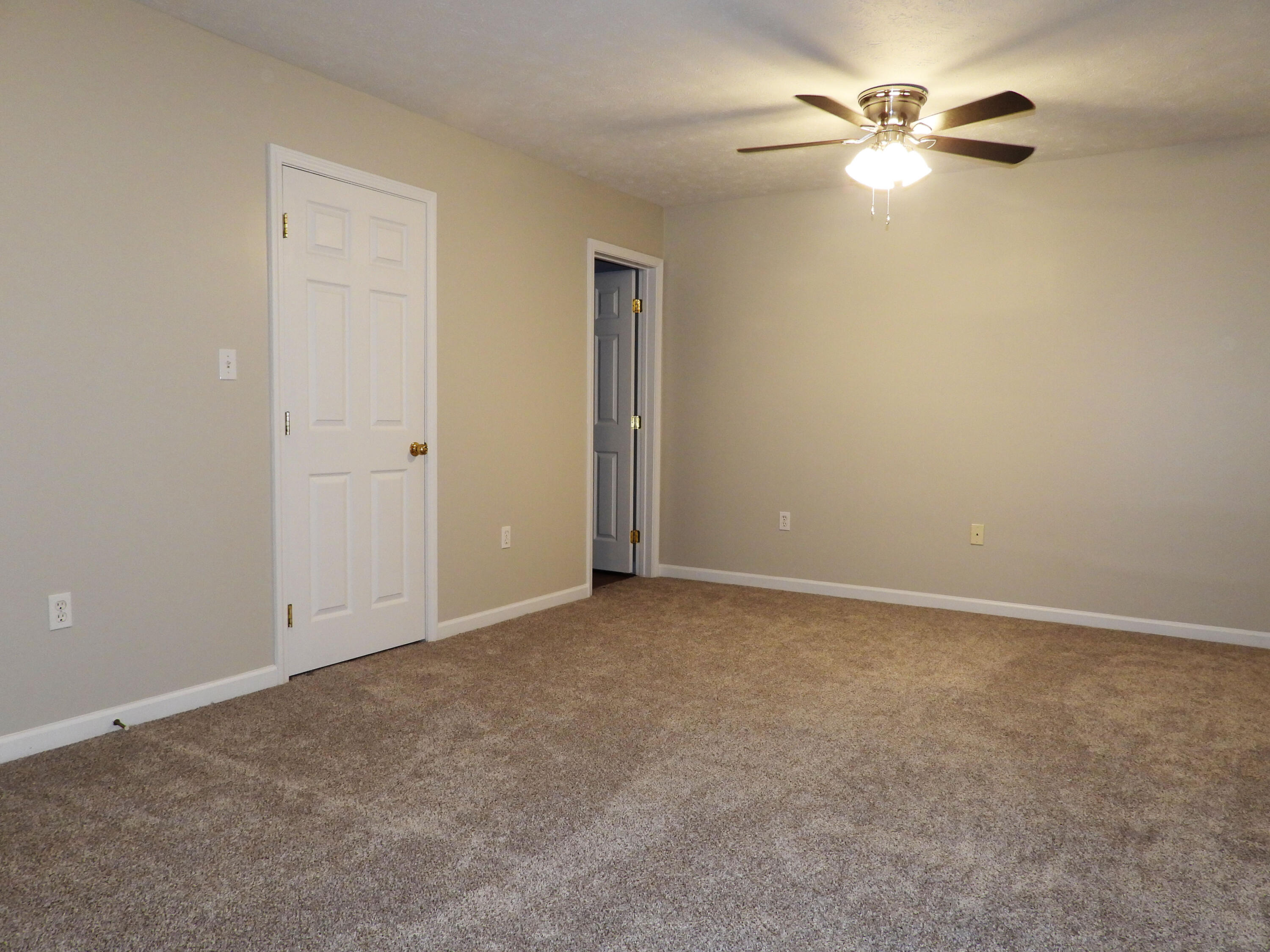 ROLLING PINES - Residential Lease