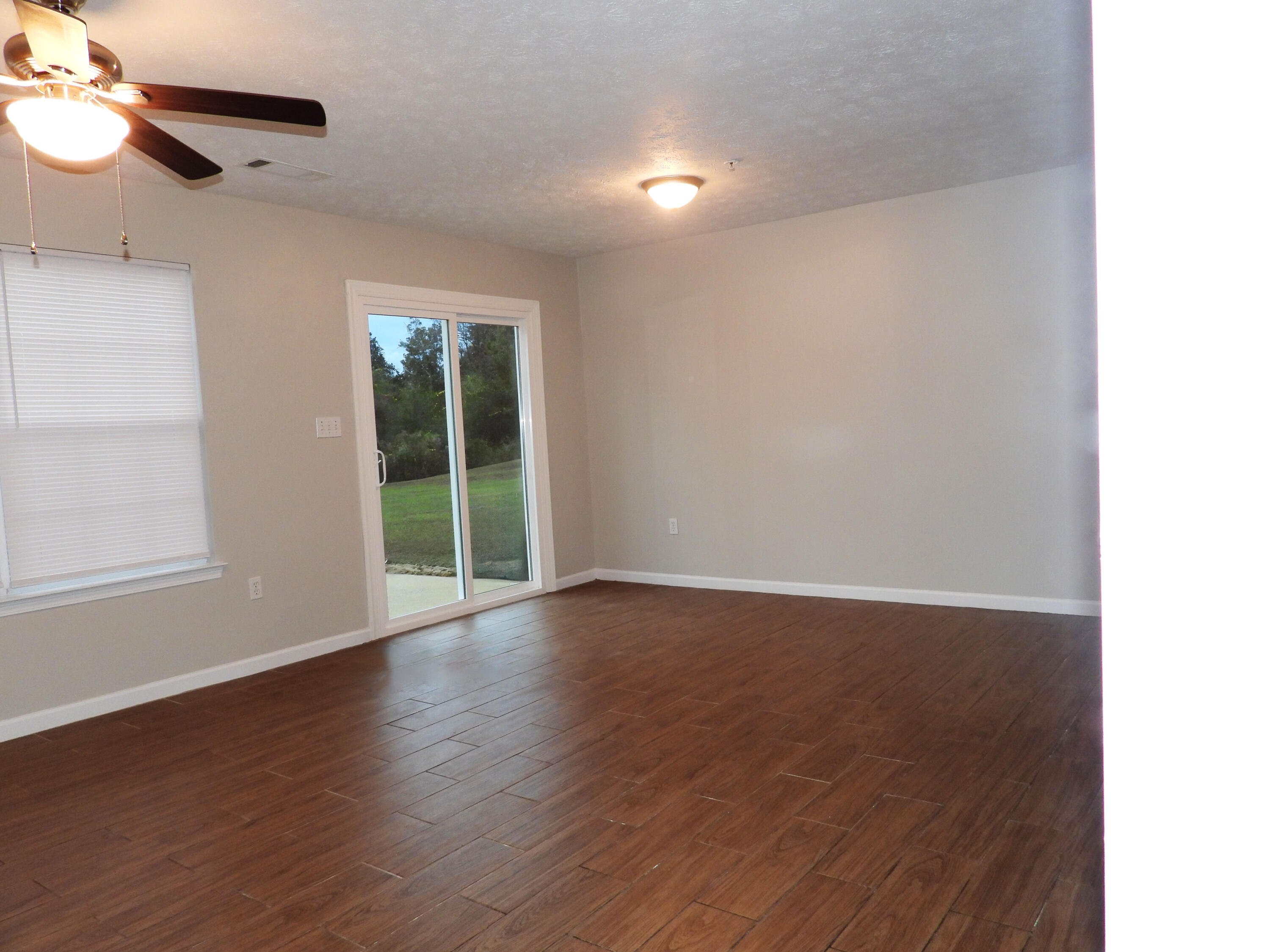 ROLLING PINES - Residential Lease