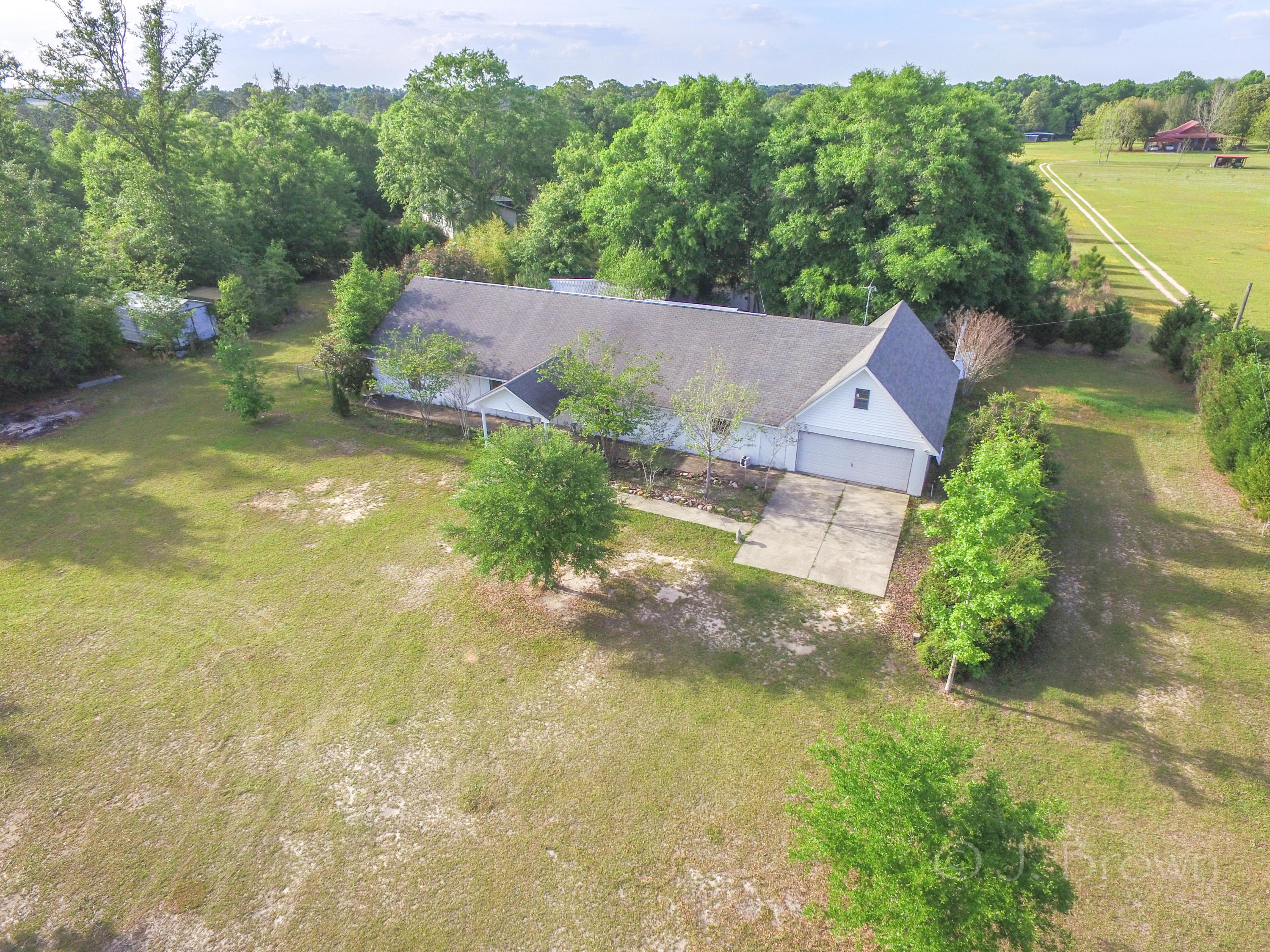 INSTANT EQUITY!!!!! INVESTOR STEAL 2 homes and 2.29 acres !! this is a COUNTRY DREAM ! a HUGE score for someone who wants the quiet country life.. but wait, there's more. this property has another home approx 1,000 sqft that rents for $750 month! so whether you need a 2nd place for company to stay, or rental income this property gives you options. CASH BUYERS Lets make a deal