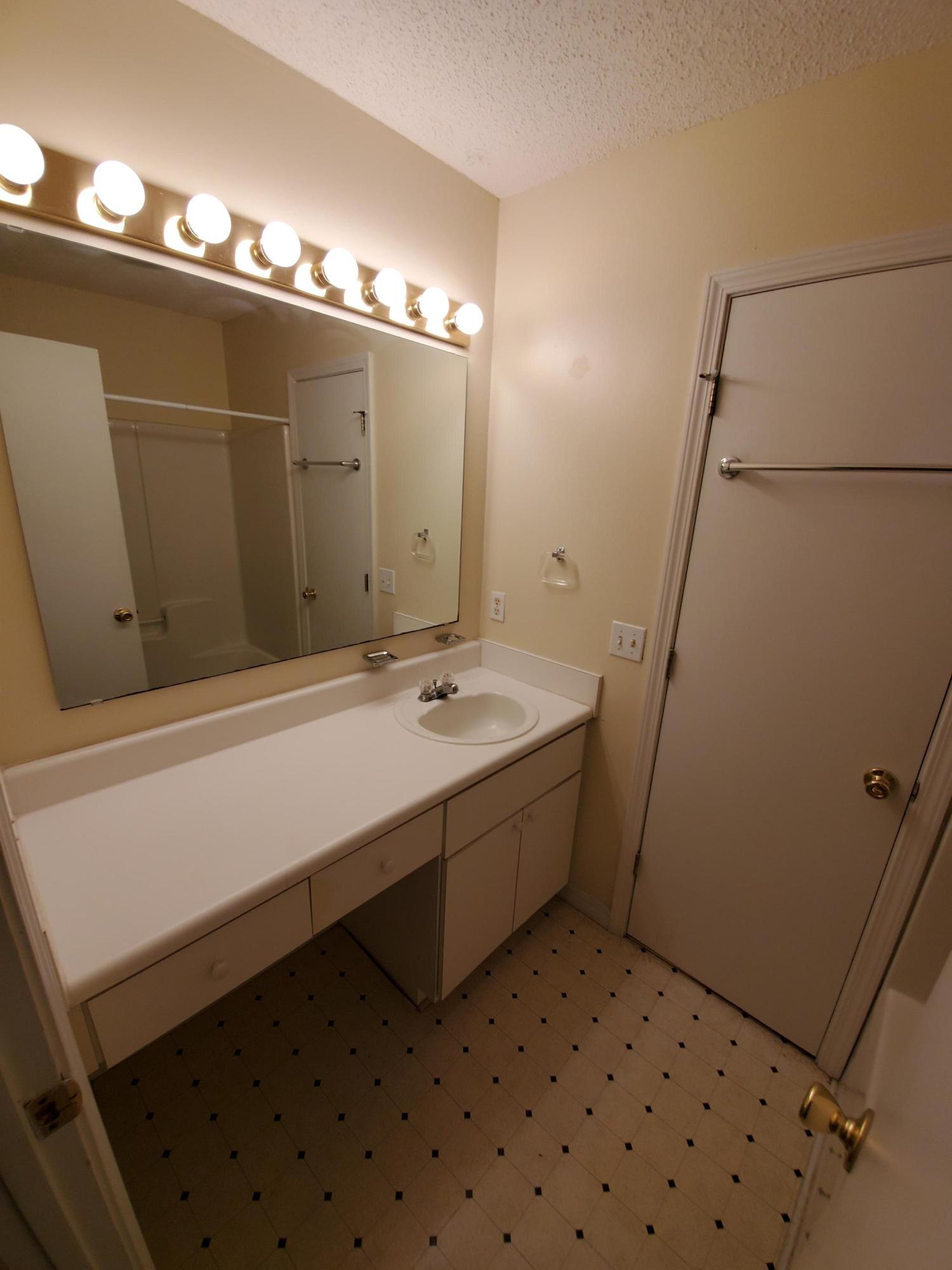 LIVE OAK - Residential Lease