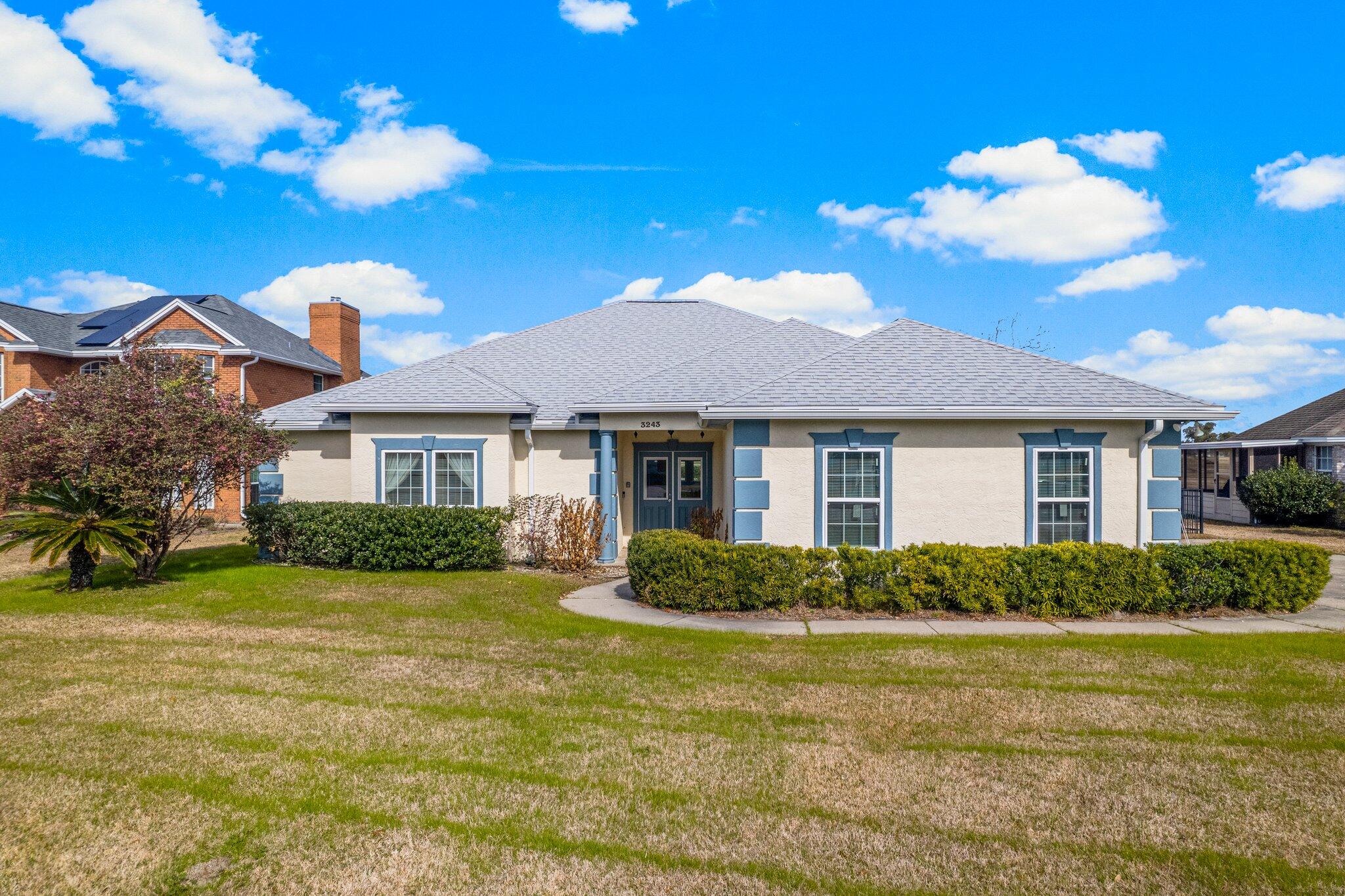 COUNTRY CLUB HARBOUR ESTATES - Residential