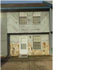 Cute townhome close to bases, shopping, and beaches. Drive by for outside look, or call for inside viewing. Rent reflects discount when paid by the first of each month or before. Complex has a pool. Unit has washer dryer hook up. No pets, no smoking. Clean credit and good employment history, Non-refundable security deposit upon vacating for carpet and pest.