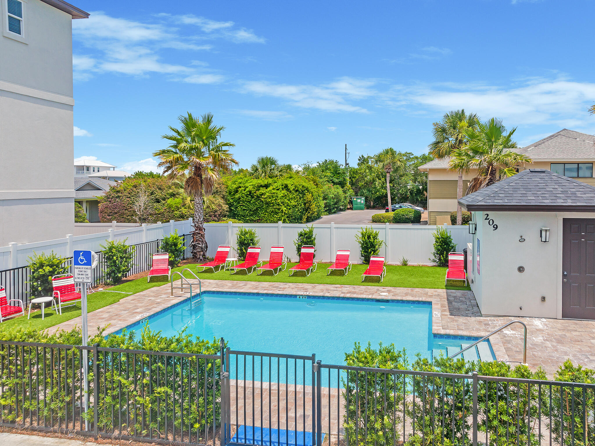 Hidden Palms - Residential