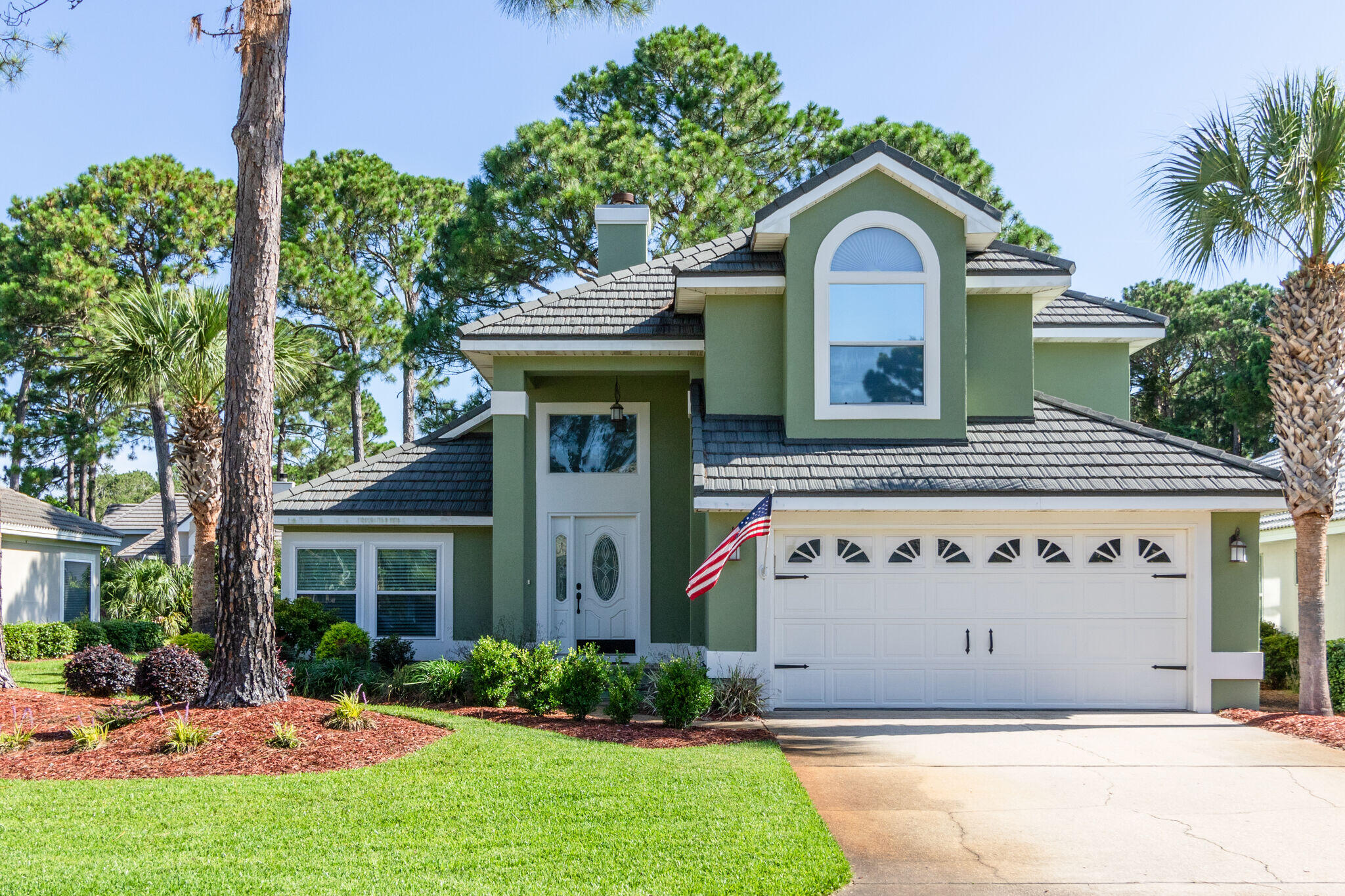 Don't miss this chance to own a beautiful home in the gated golf community of Emerald Bay. This home is in Mint Condition! Total renovation in 2019 features new custom kitchen cabinetry, all stainless steel appliances, gas stove and beautiful marble countertops. Gorgeous hard wood floors in living and kitchen areas and new carpet in bedrooms and loft. Bathrooms newly renovated. Master bathroom includes an en suite master bath w/jacuzzi jetted tub, separate shower, double vanities with marble countertops and walk-in closet. AC is less than 5 years old w/a Mitsubishi Splitter added upstairs keeping electric bills low. 
7 1/2 year old Gerard Steel roof has a 50-year warranty, is hurricane rated and impermeable to golf balls –