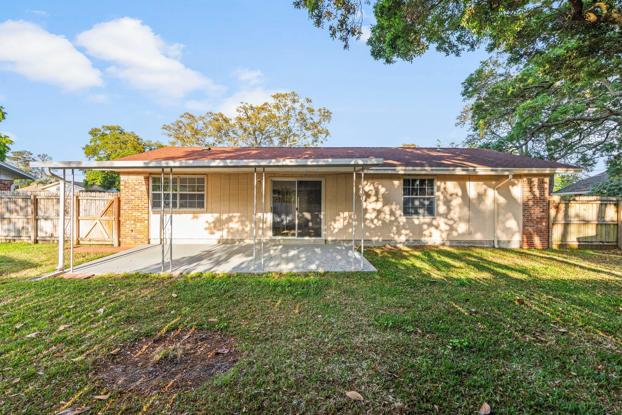 PORT DIXIE - Residential Lease