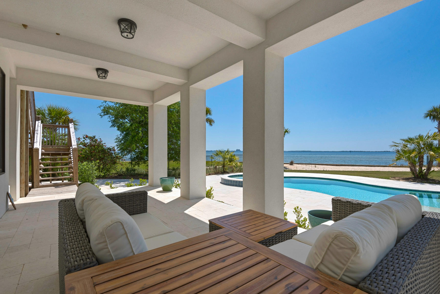 BLACK POINTE - Residential