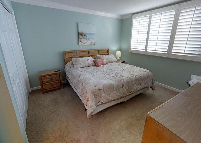 ISLANDER CONDO - Residential