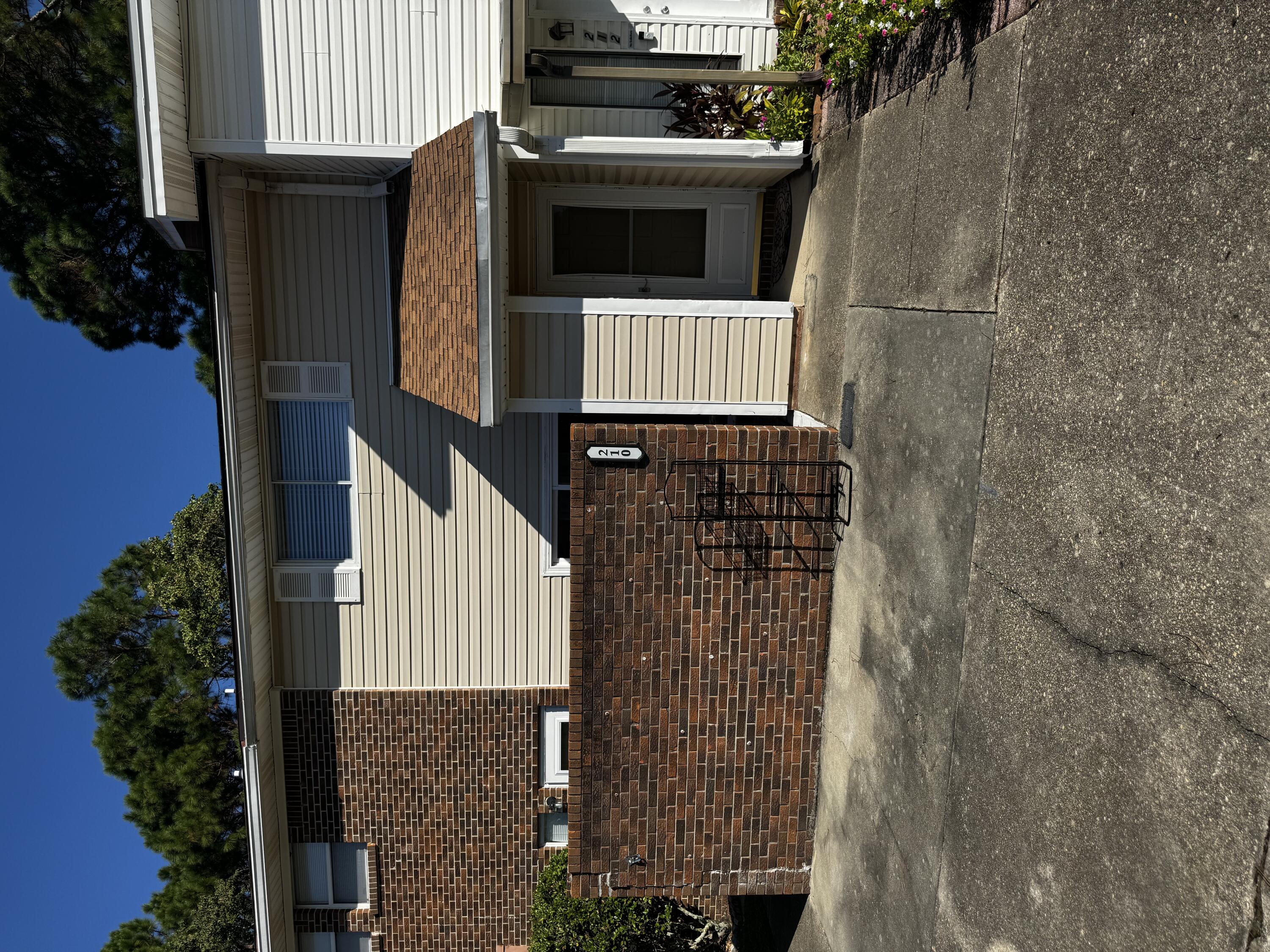 FOREST VIEW T/H - Residential Lease