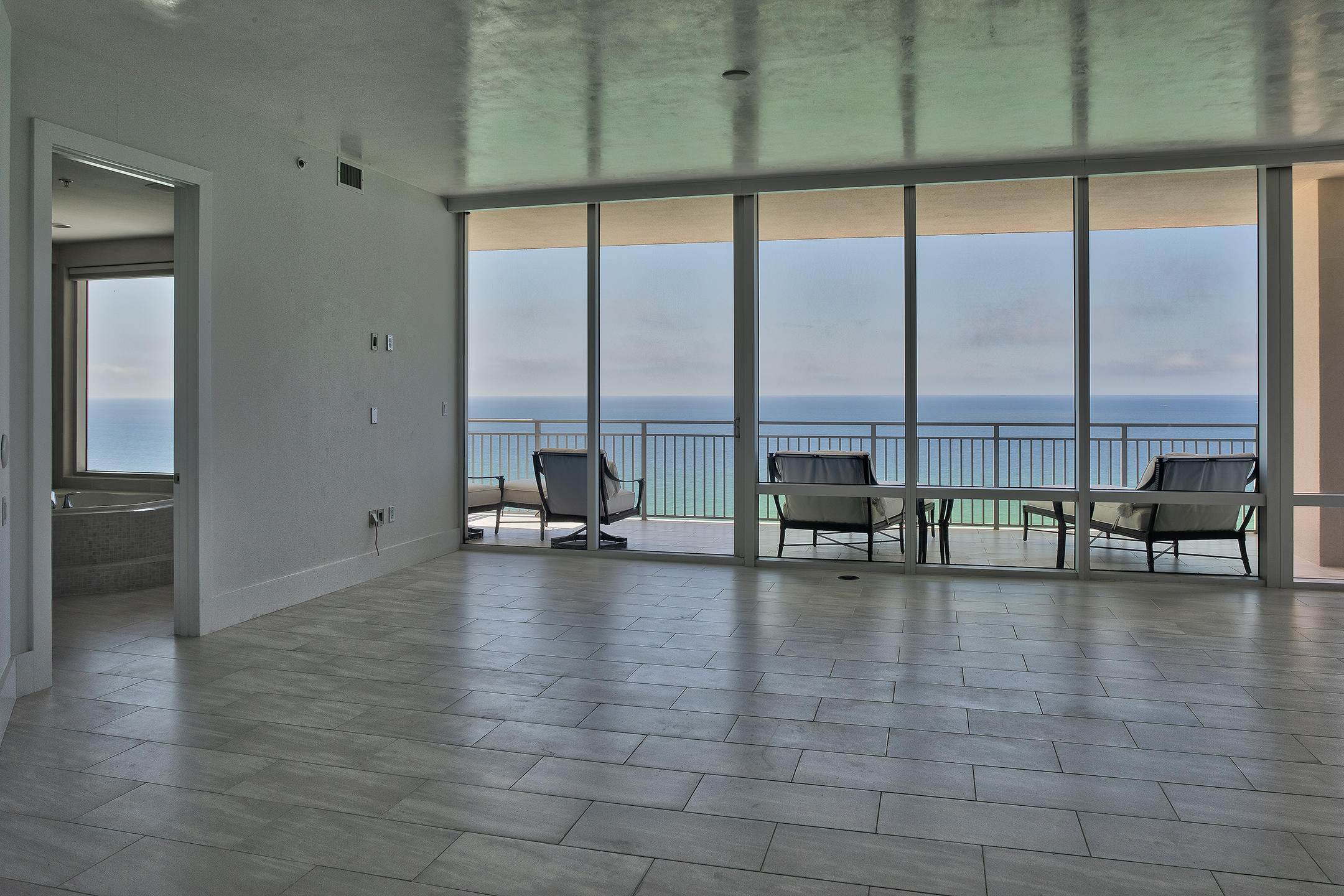 SIGNATURE BEACH - Residential