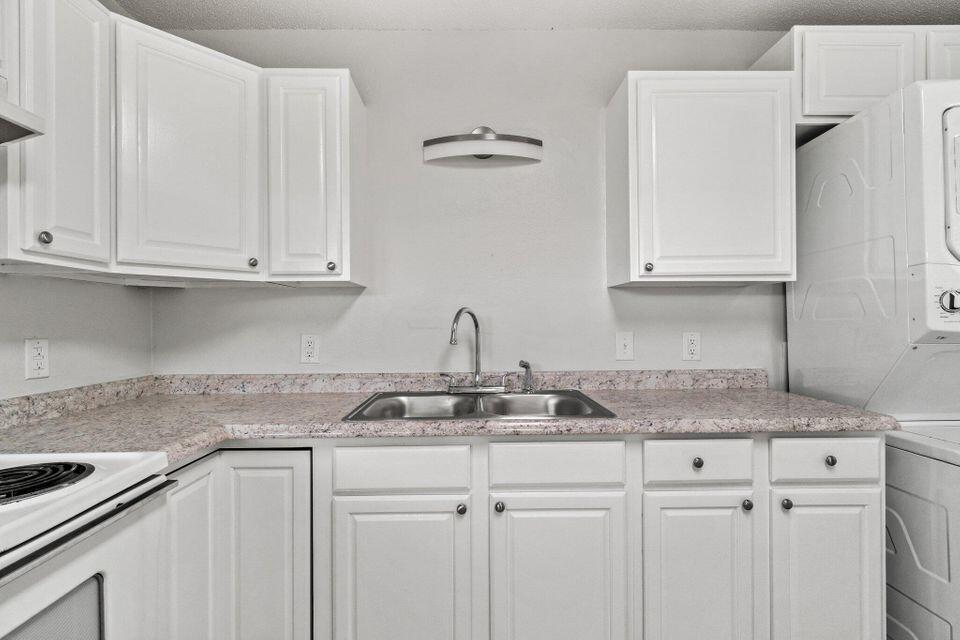 LIVE OAK - Residential Lease