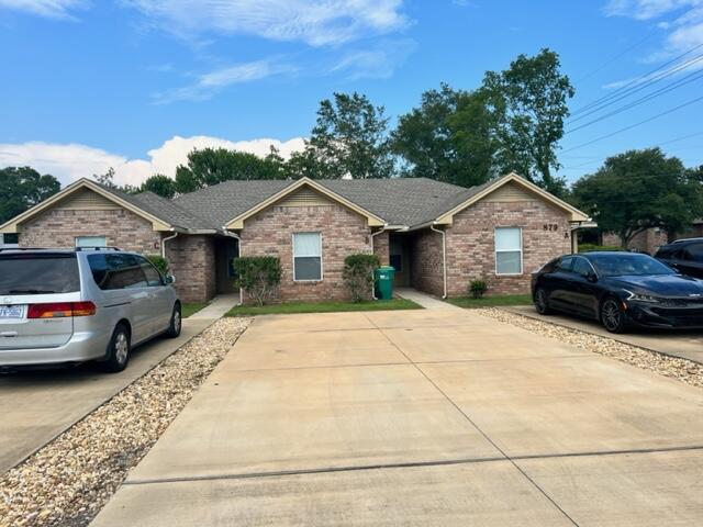 Move-in Special!!Single story townhome, spacious bedrooms  two full bathrooms, washer and dryer hookups. Storage room in the back. Not pets allowed. Ready to move in now. Schedule a showing on the website.
All Coastal Realty Services residents are enrolled in the Resident Benefits Package (RBP) which includes renters insurance, HVAC air filter delivery (for applicable properties) and our best-in-class resident rewards program, and much more! More details upon application.