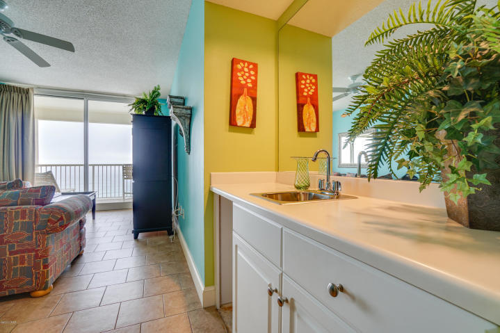 MAJESTIC BEACH TOWERS II - Residential