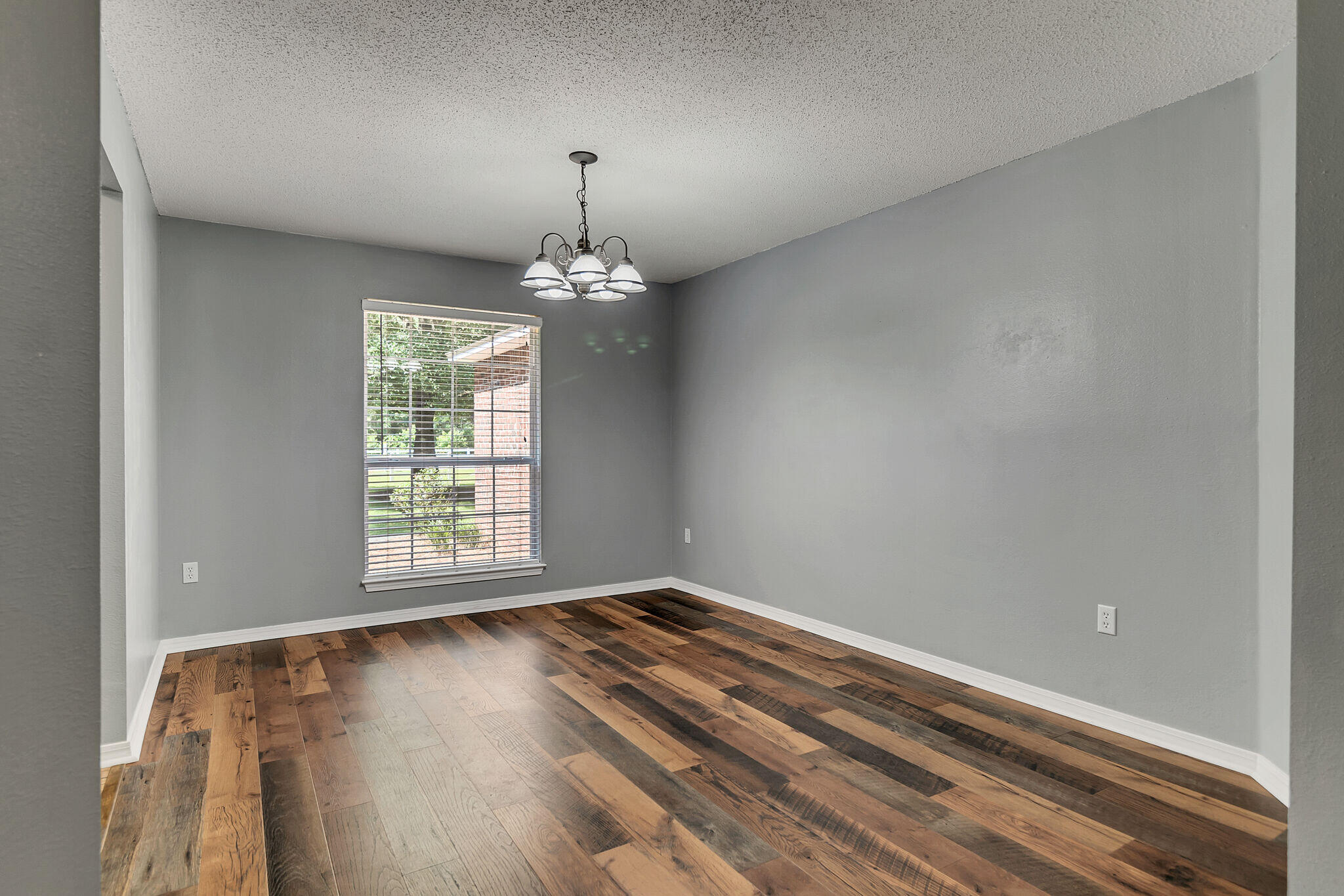 COUNTRYWOOD EST - Residential Lease
