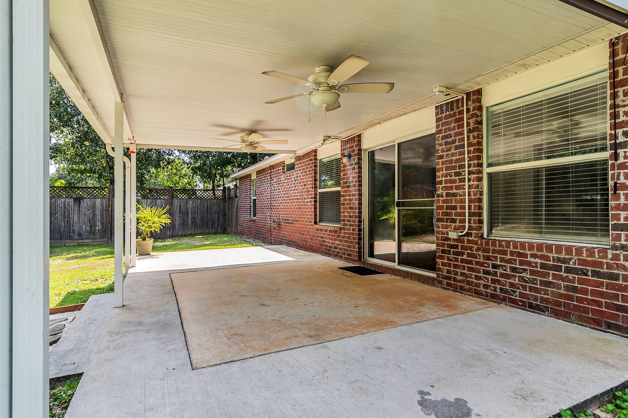 COUNTRYWOOD EST - Residential Lease