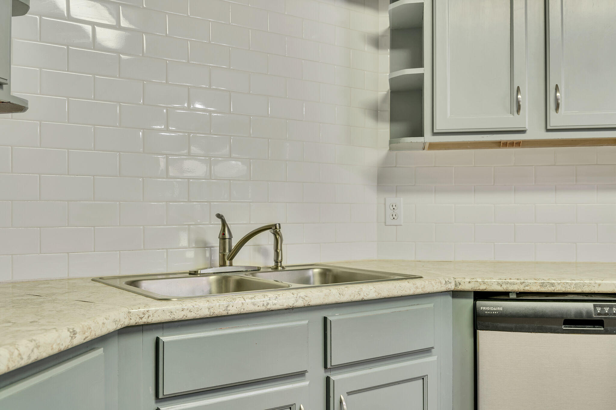 COUNTRYWOOD EST - Residential Lease