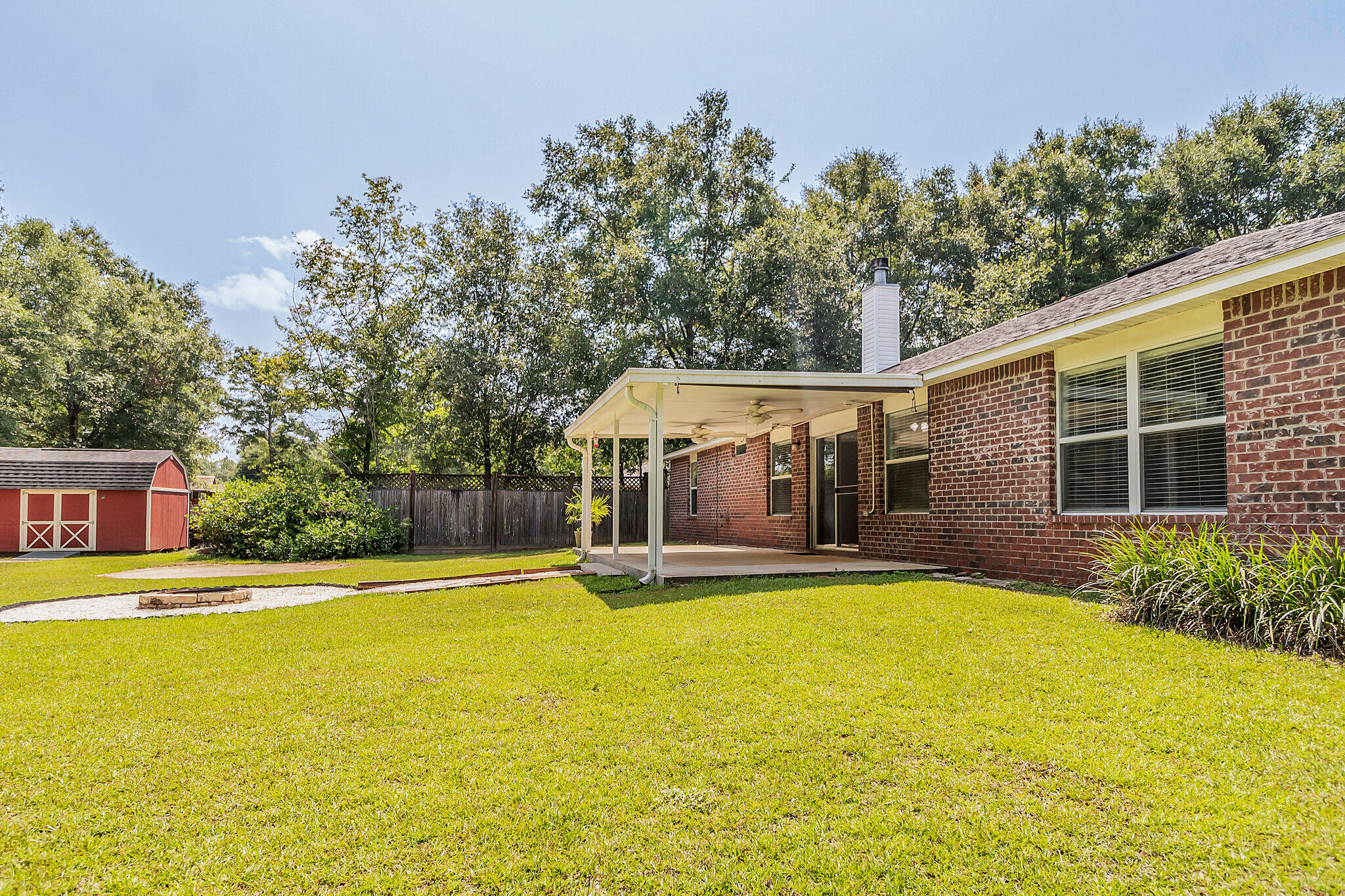 COUNTRYWOOD EST - Residential Lease