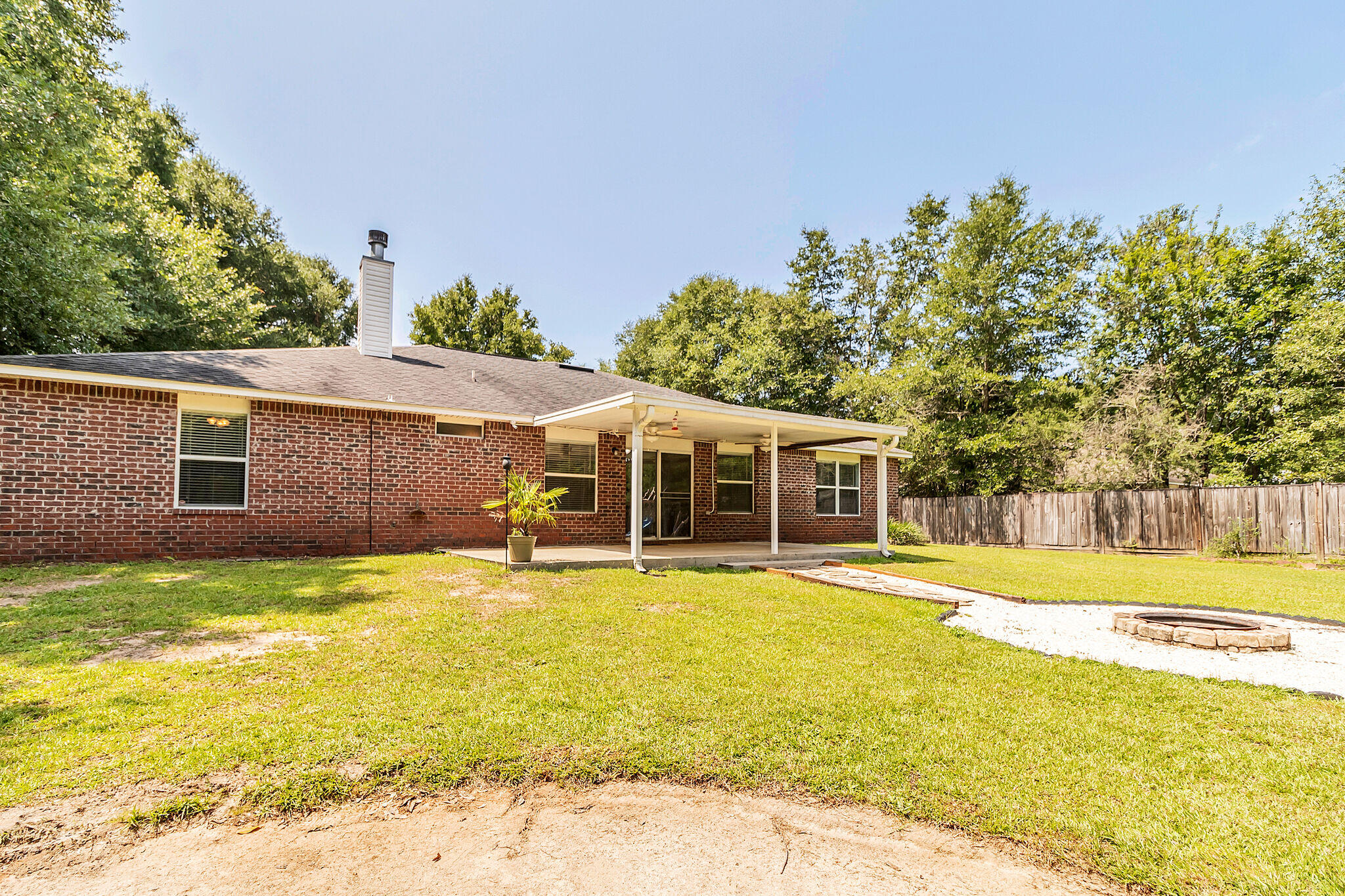 COUNTRYWOOD EST - Residential Lease