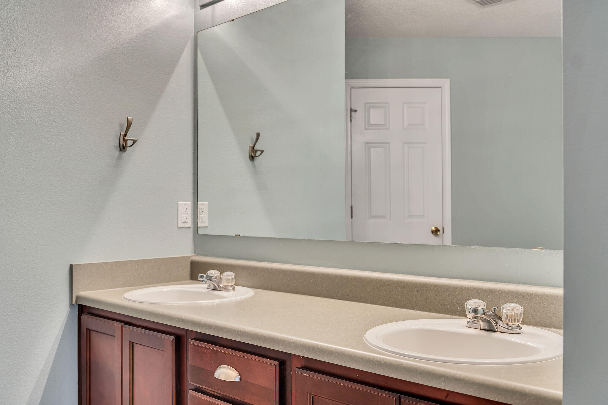 COUNTRYWOOD EST - Residential Lease
