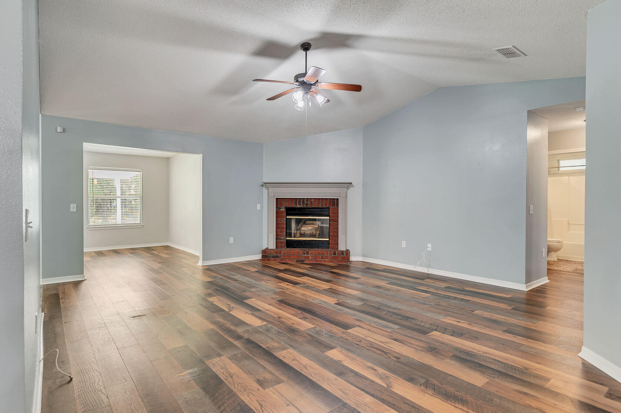 COUNTRYWOOD EST - Residential Lease