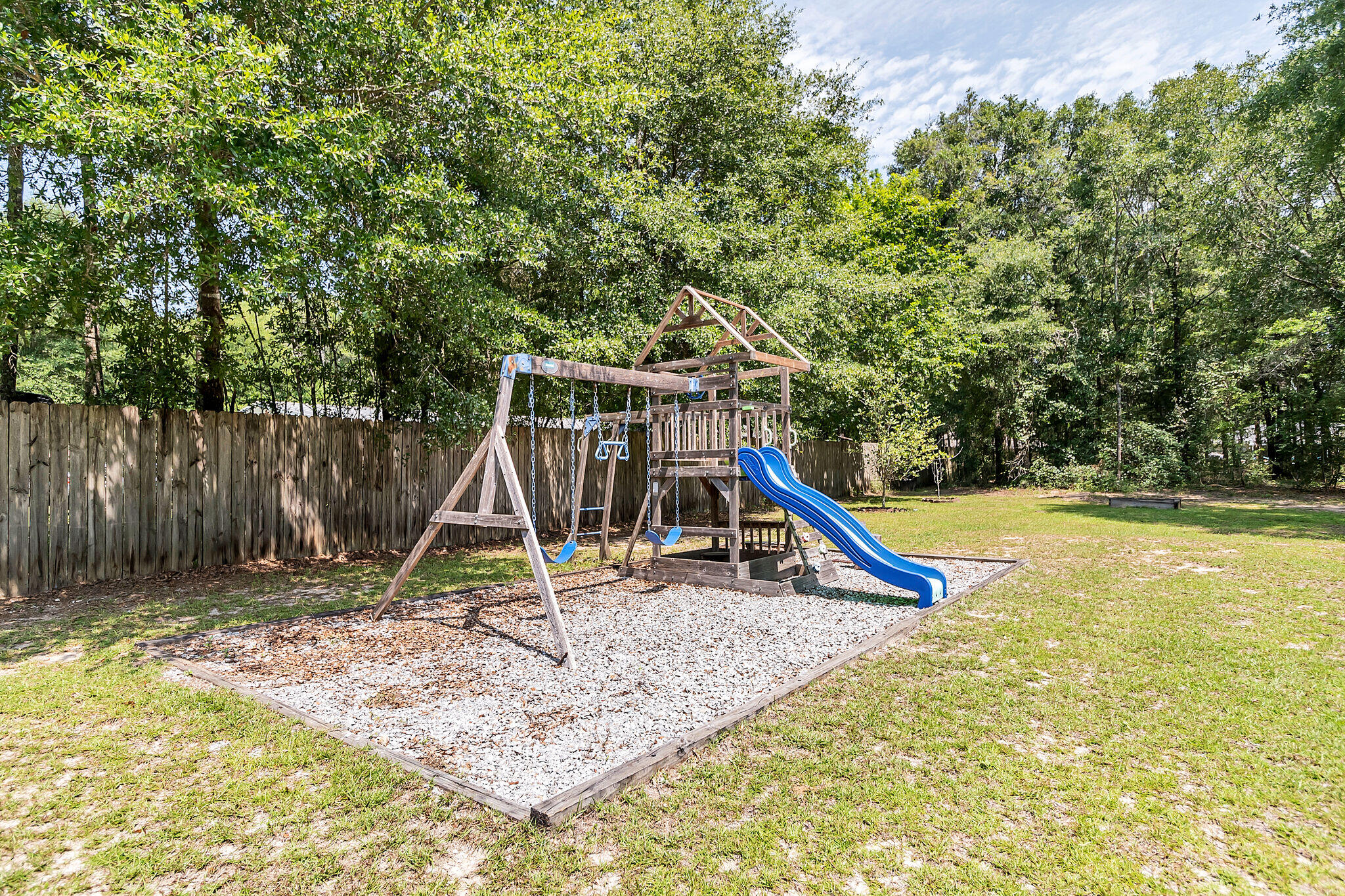 COUNTRYWOOD EST - Residential Lease