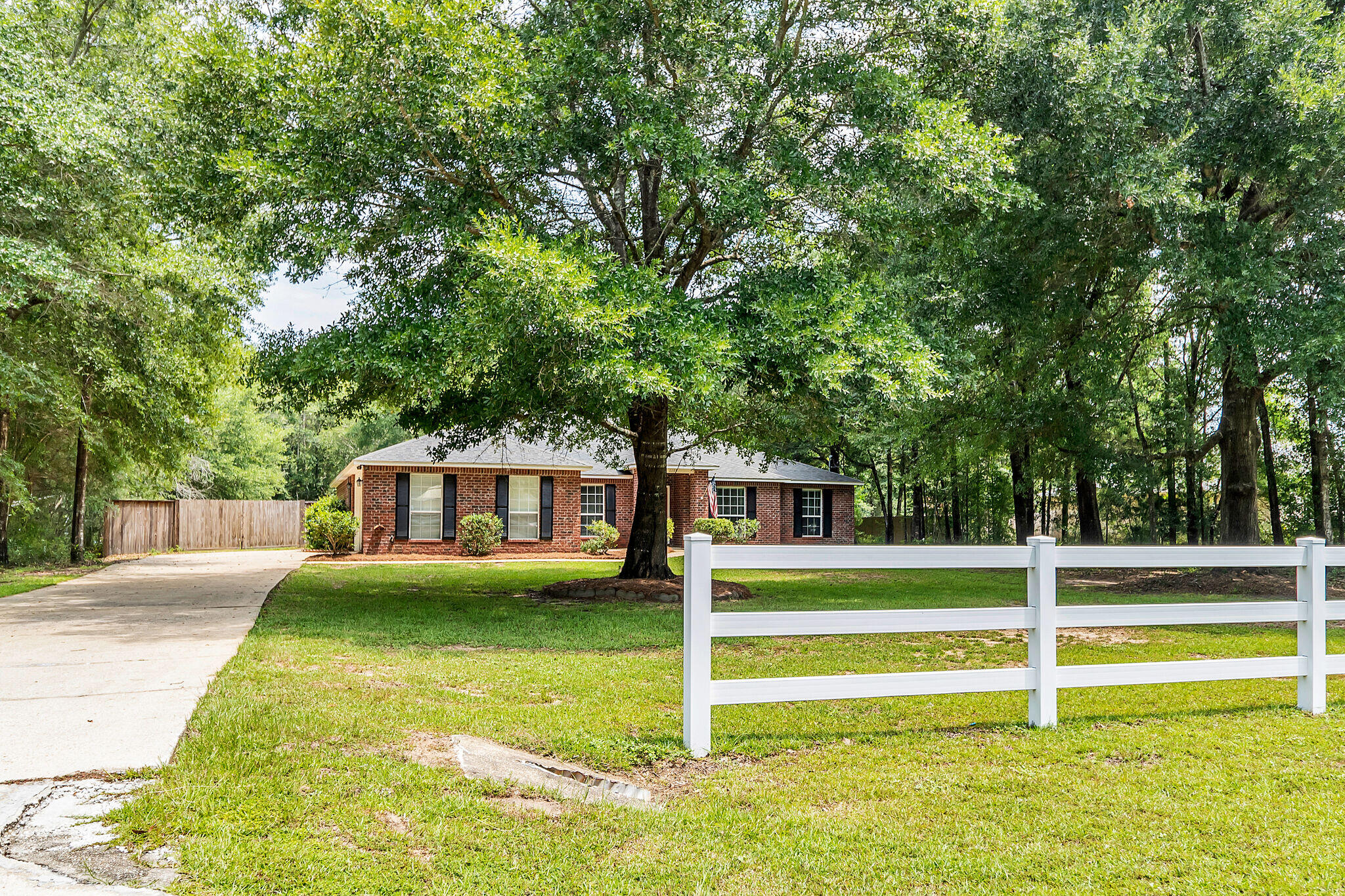 COUNTRYWOOD EST - Residential Lease