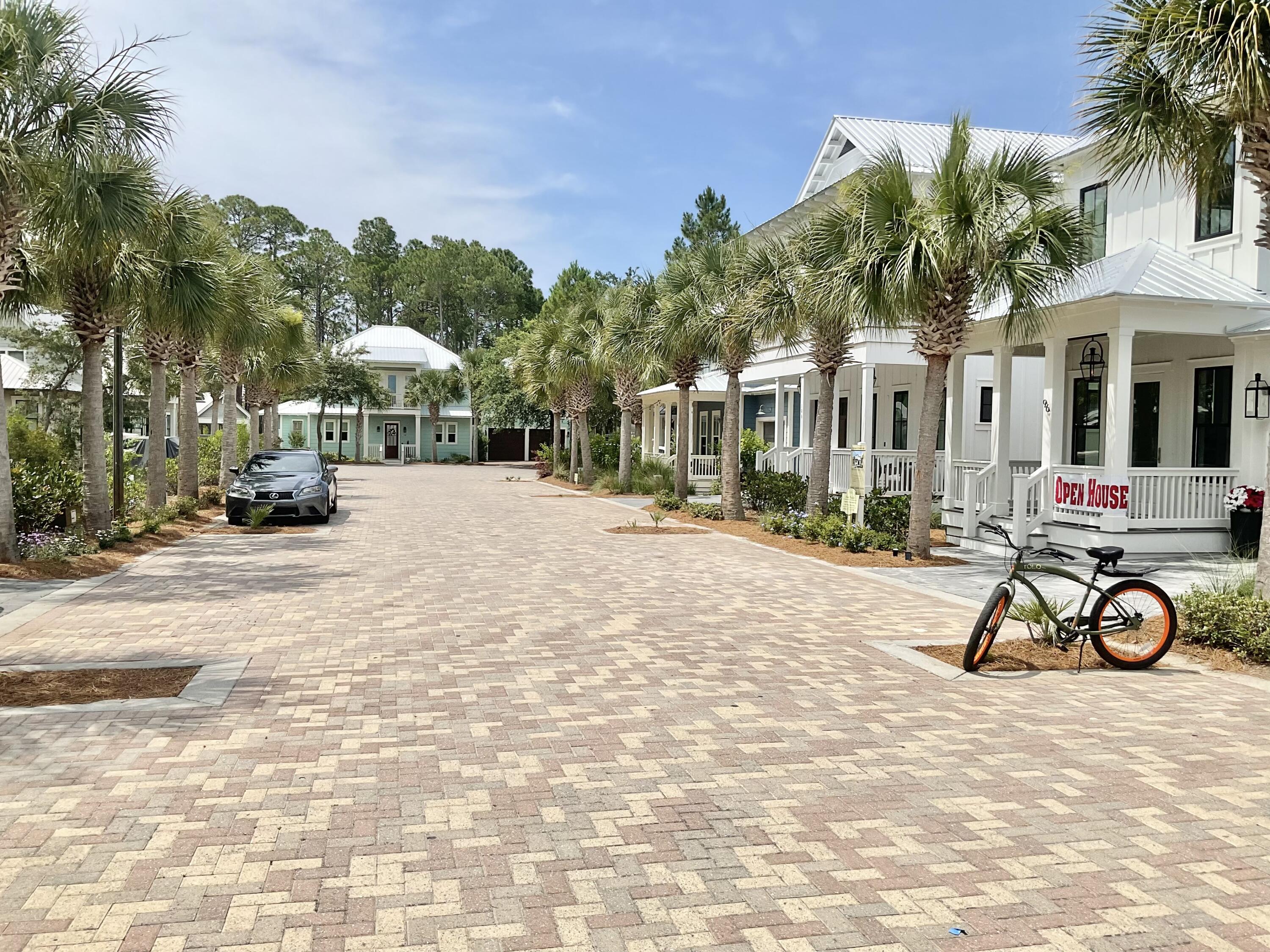 COTTAGES AT EASTERN LAKE - Residential