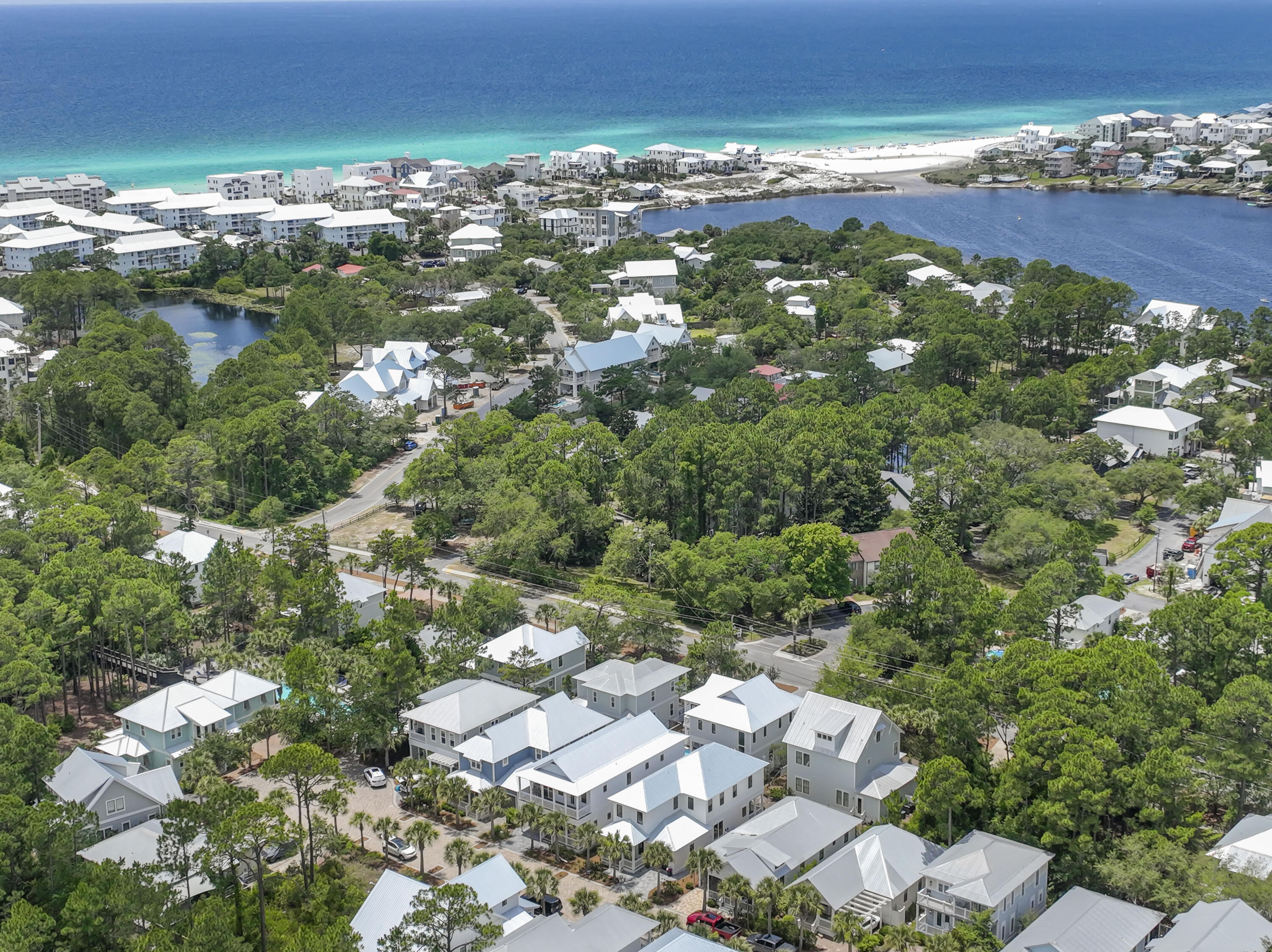 COTTAGES AT EASTERN LAKE - Residential