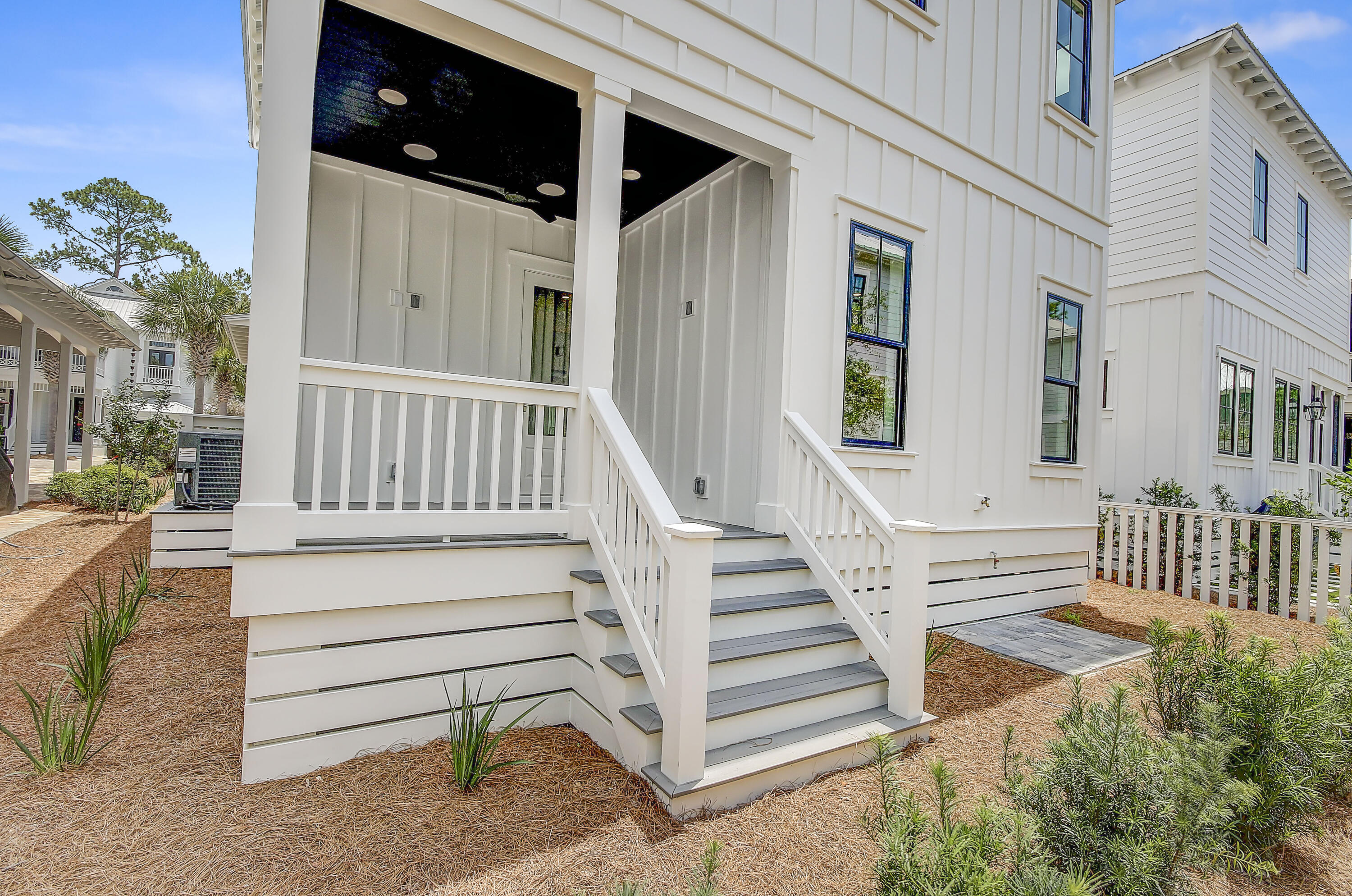COTTAGES AT EASTERN LAKE - Residential