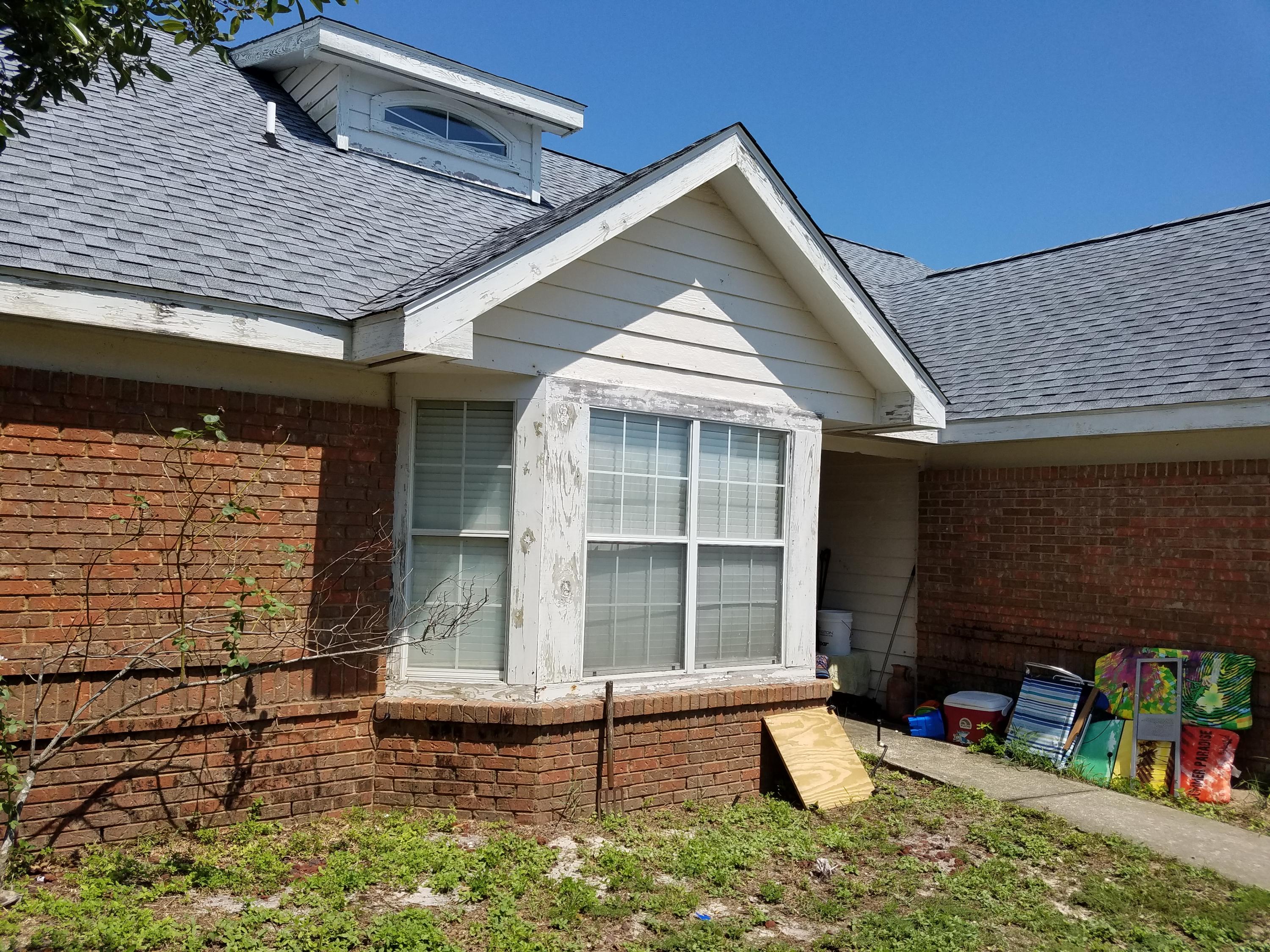 ''AS IS'' INVESTORS DREAM. 4 BEDROOM, 3 BATH, OFFICE, INGROUND POOL, SPRINKLER SYSTEM, WOOD BURNING FIREPLACE, EAT IN KITCHEN, LARGE MASTER SUITE, THE LOFT HAS A BONUS ROOM, 2 BEDROOMS AND A BATH... PRICED TO SELL AND REMODEL!!!!