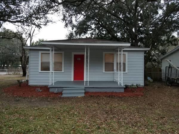 Cute 3 bedroom 1 bath house for rent in Fort Walton. Large fully fenced in yard. Fresh paint, new appliances, newly installed kitchen and countertops, fully remodeled bathroom, indoor laundry, and more! Vacant and available for an immediate move in.
 
Application fee is $50.00 per adult, pet fee $250 per pet (maximum of 2 pets)
Rental Requirements:
Income must be 3 times the rent amount
No Evictions
No landlord collections
No utility collections
No Aggressive Breed Dogs
If credit is BELOW 650, a double security deposit may be required.
Palm Island Property Management does not discriminate based on: race, color, religion, marital status, national origin, sex, sexual orientation, familial status, disability or source of income. We comply with all federal, state and local