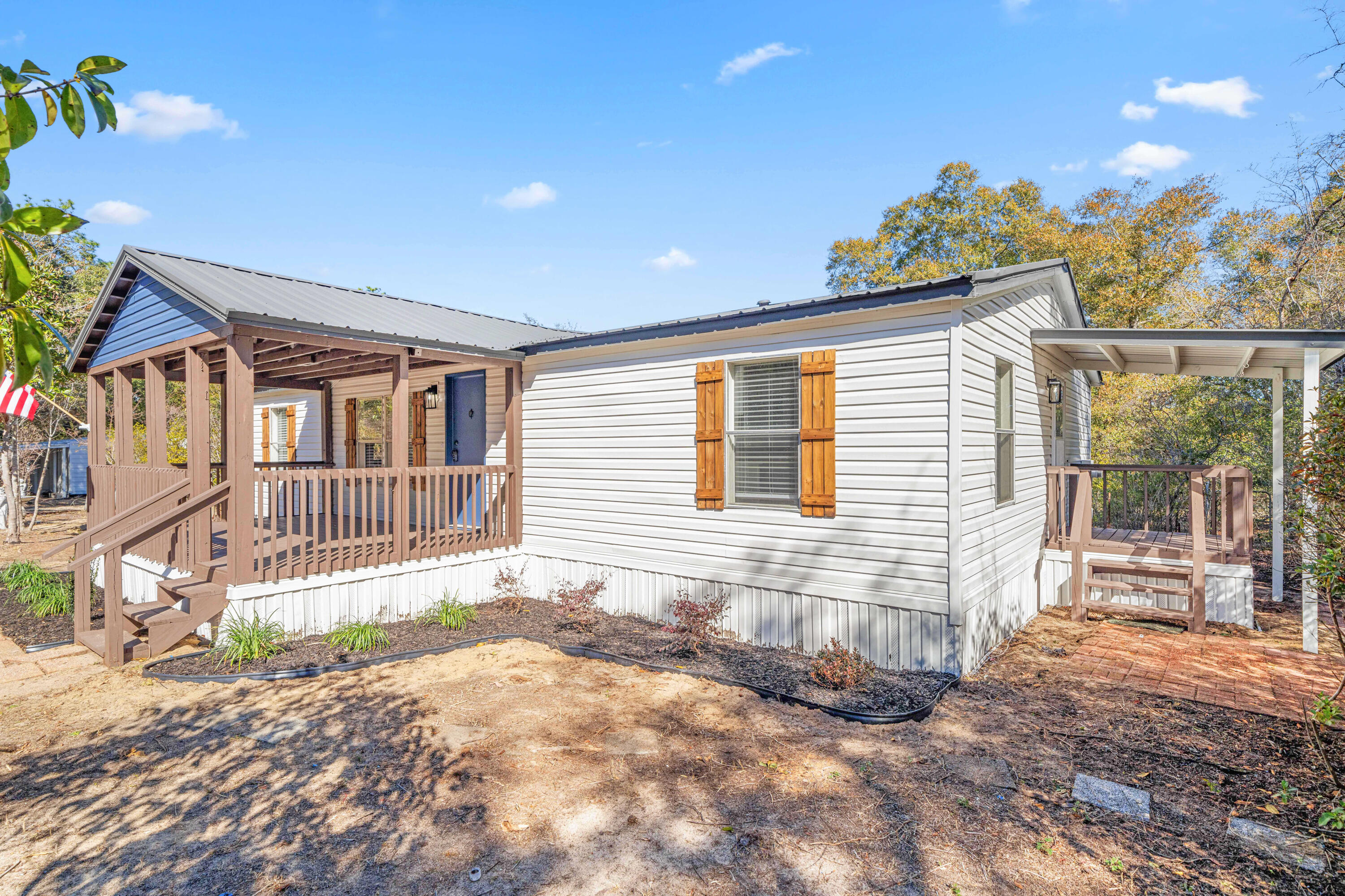 LEISURE LAKES - Residential