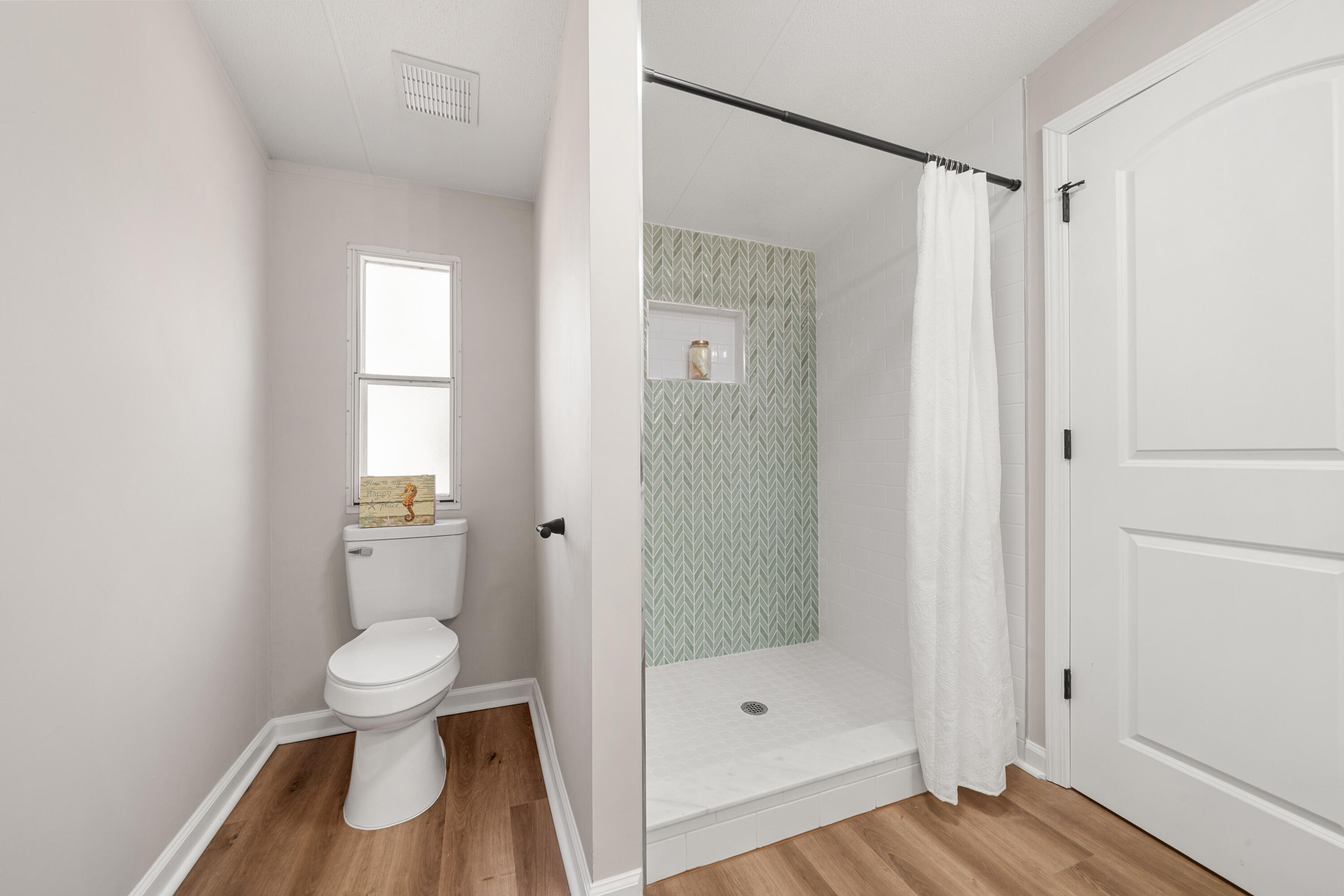 LEISURE LAKES - Residential