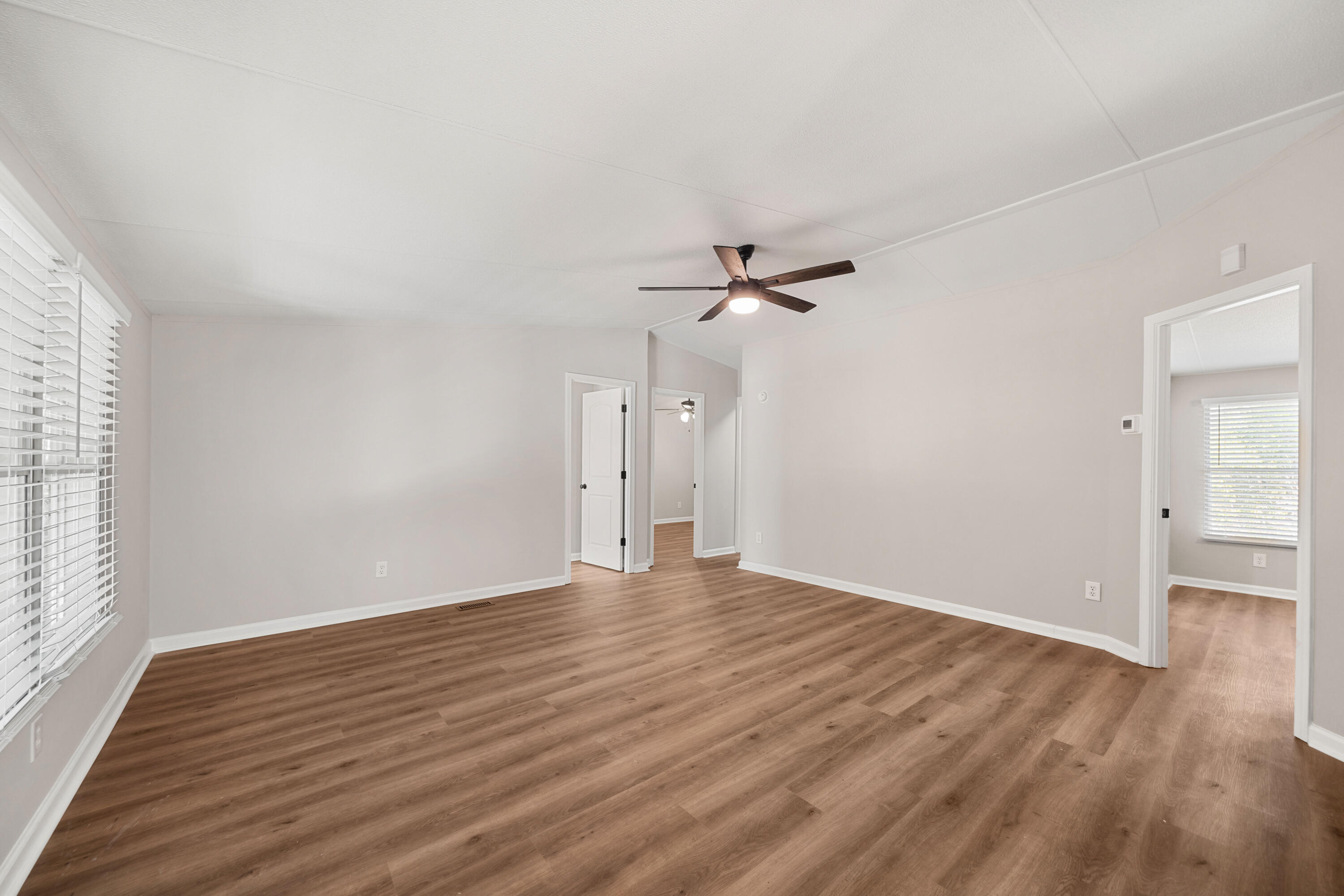 LEISURE LAKES - Residential