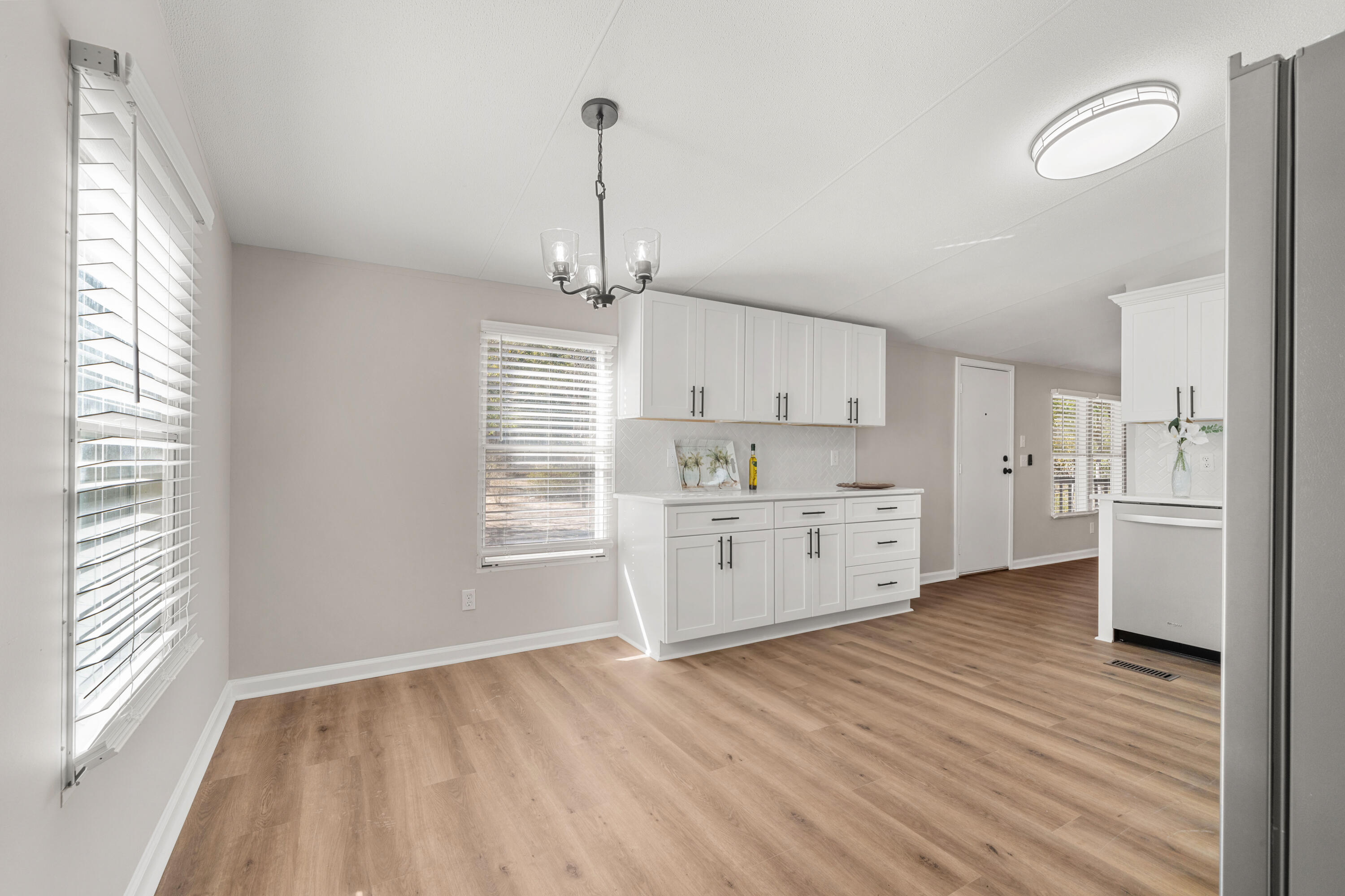 LEISURE LAKES - Residential
