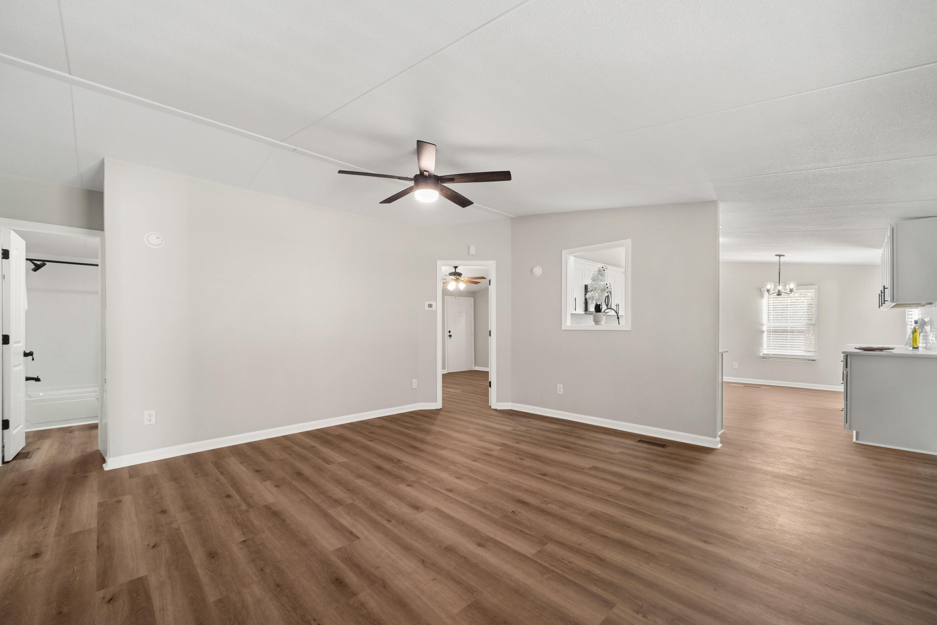 LEISURE LAKES - Residential