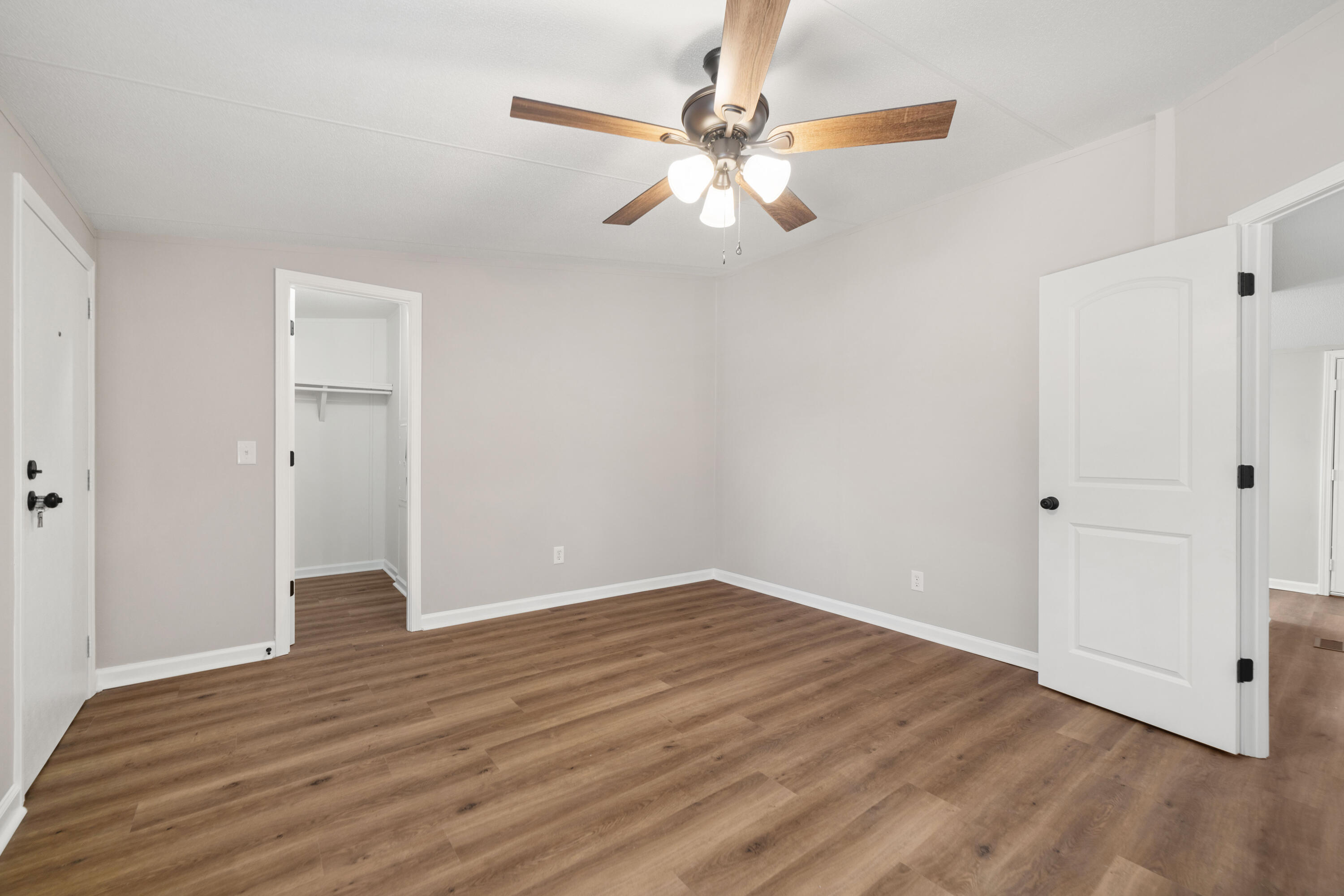 LEISURE LAKES - Residential