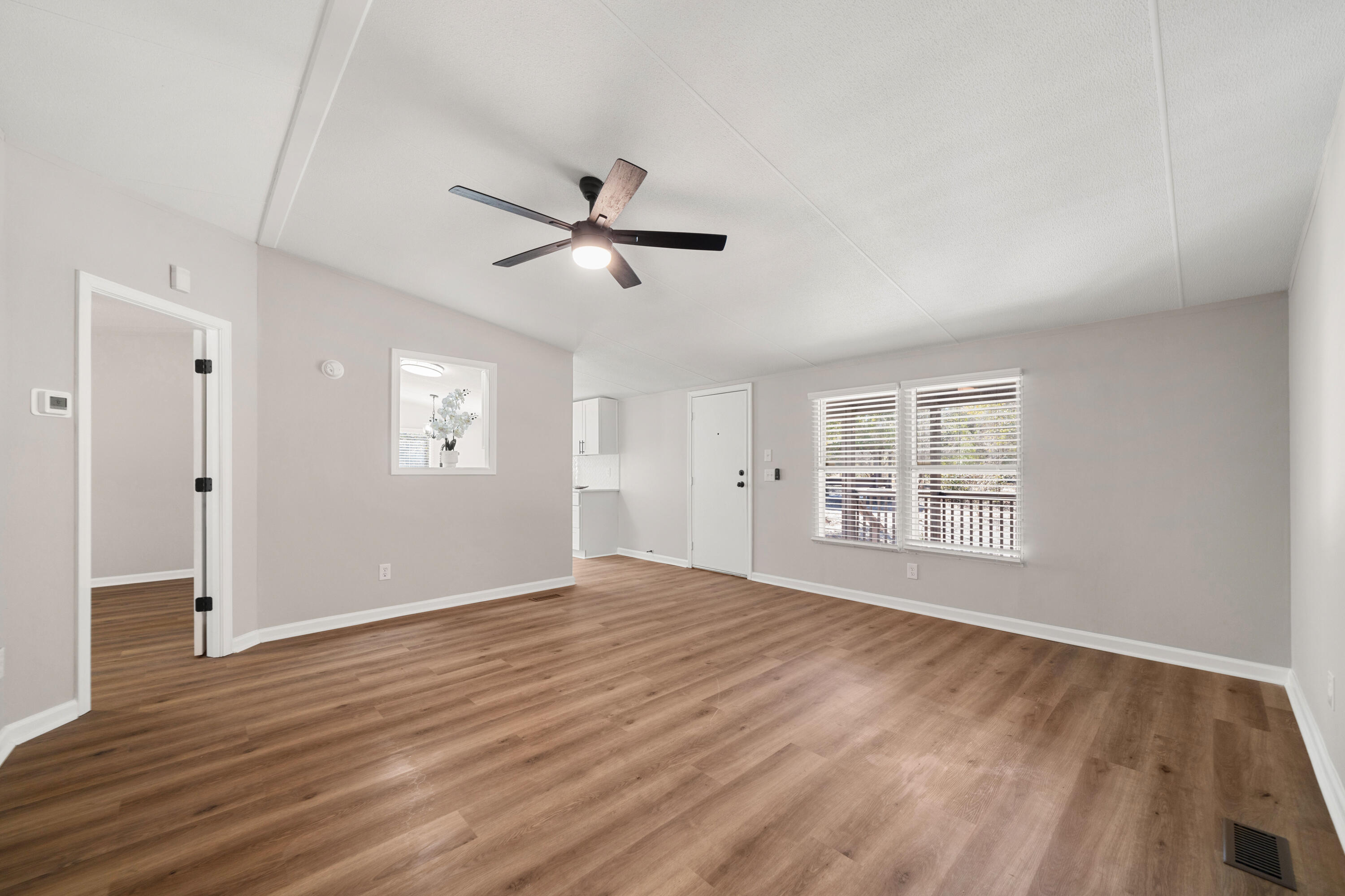 LEISURE LAKES - Residential