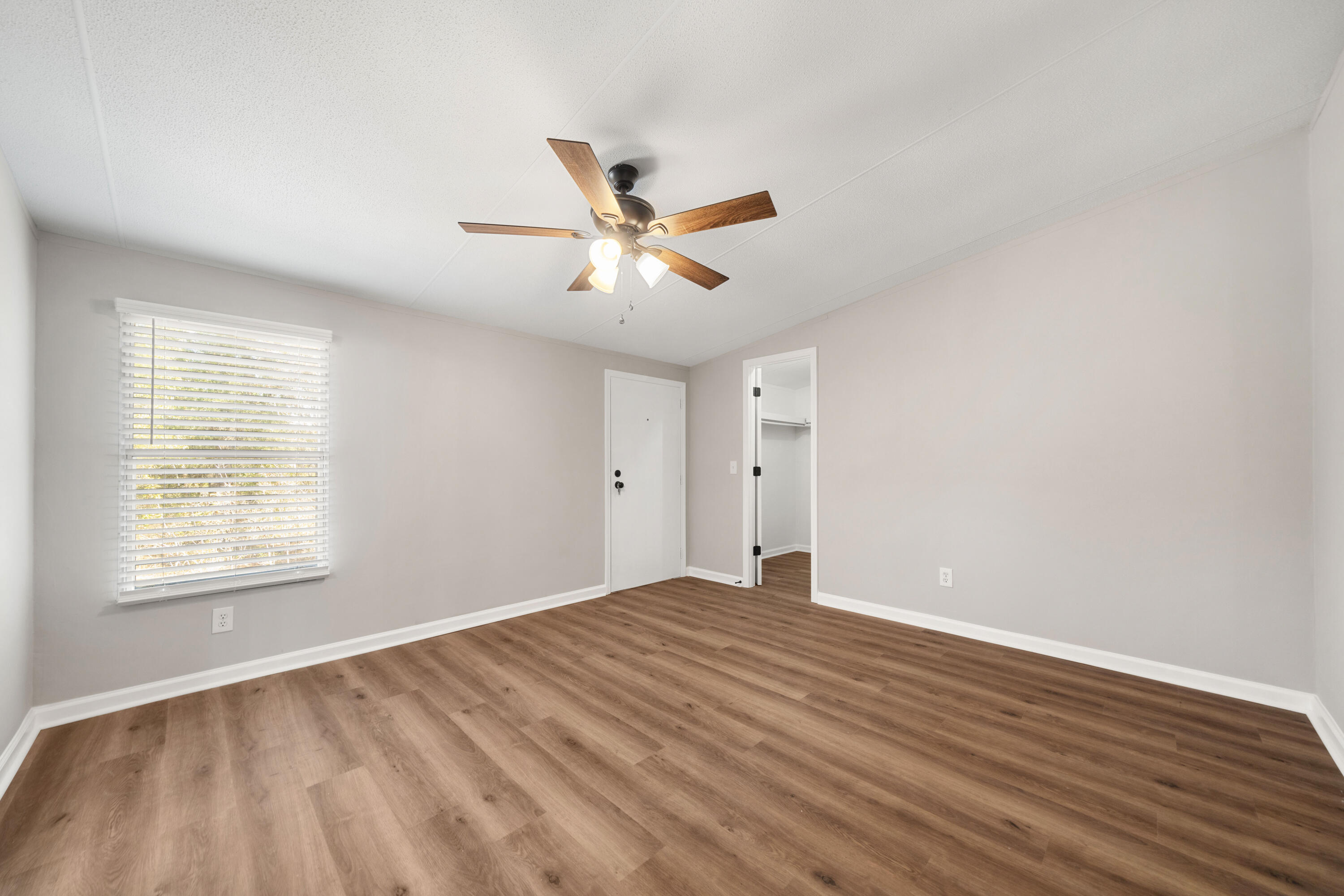 LEISURE LAKES - Residential