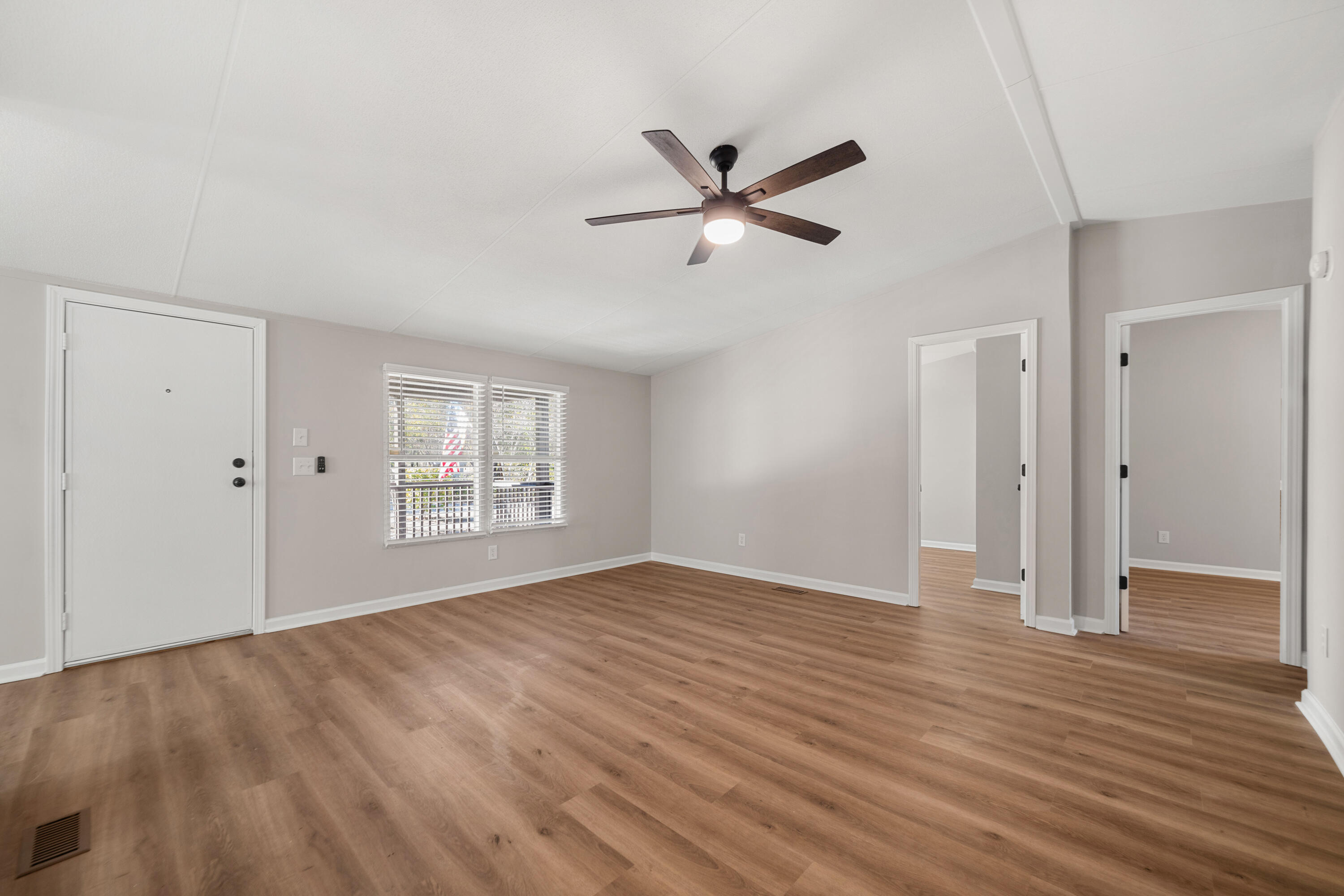LEISURE LAKES - Residential