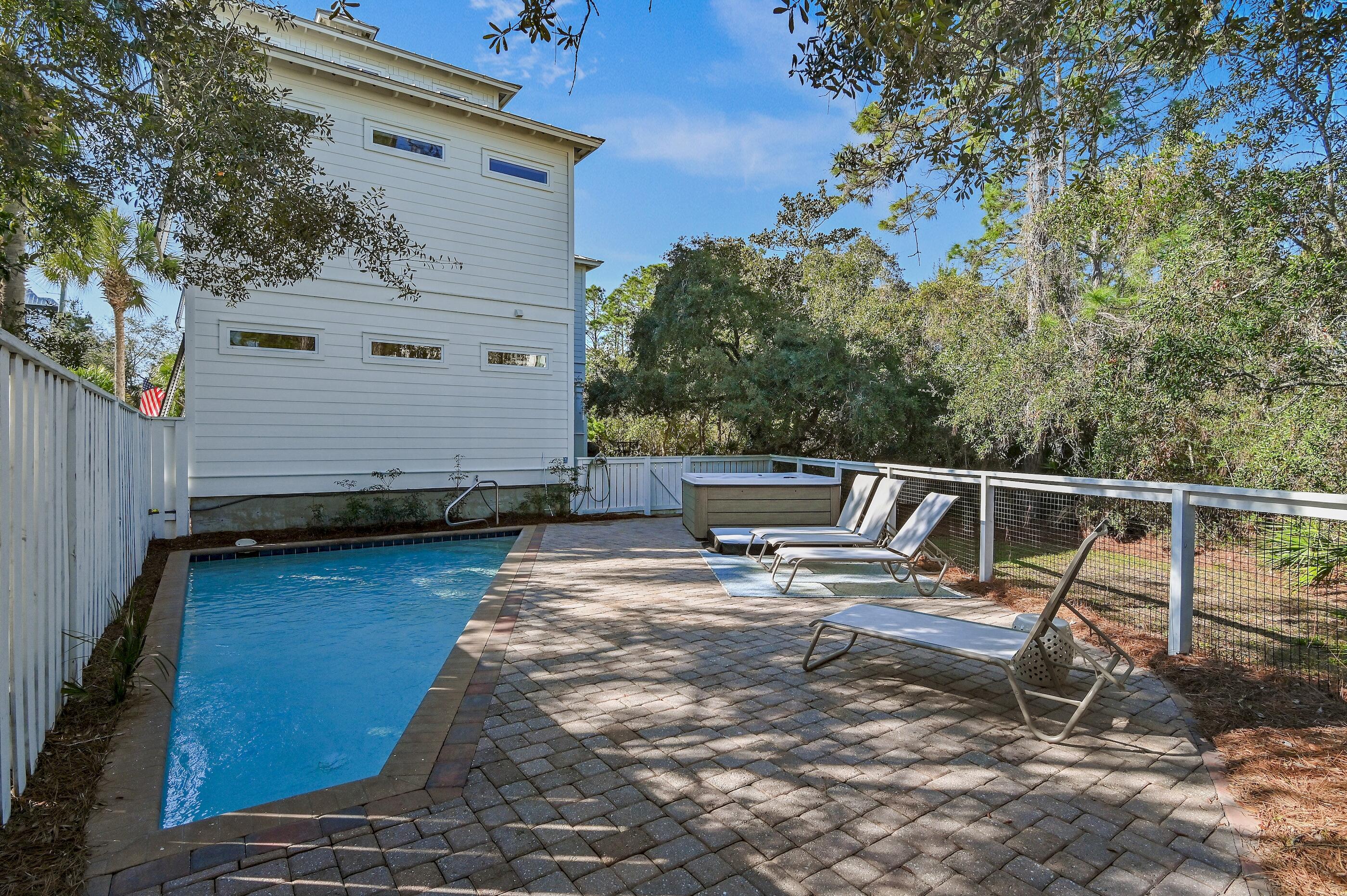 LAKEWOOD ESTATES - Residential