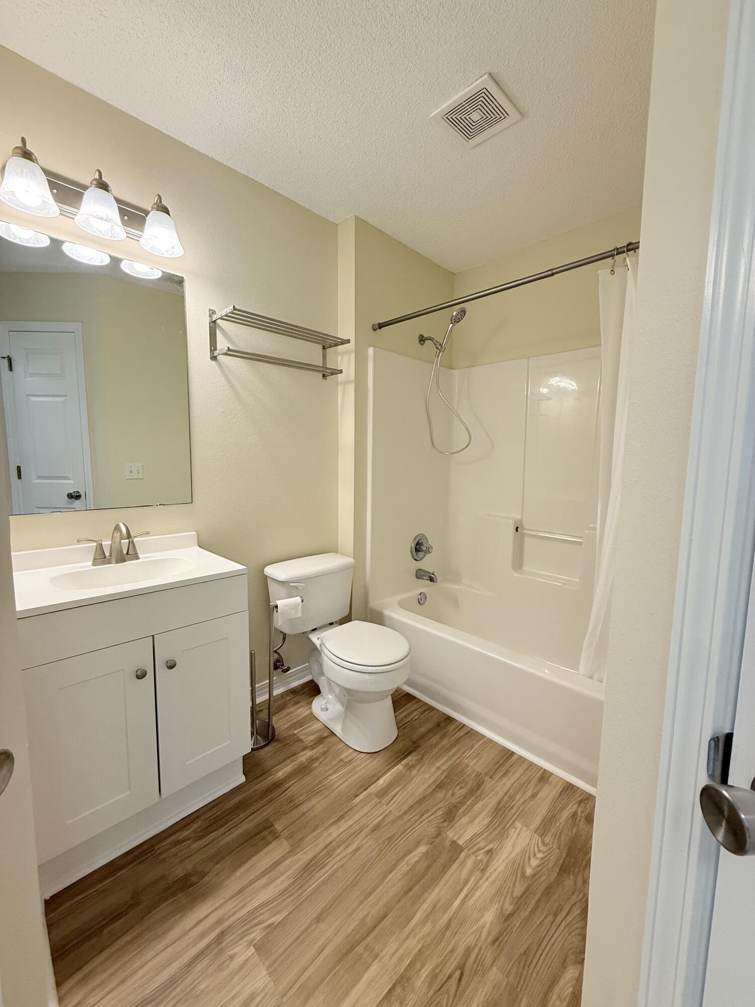 VINEYARD THE - Residential Lease