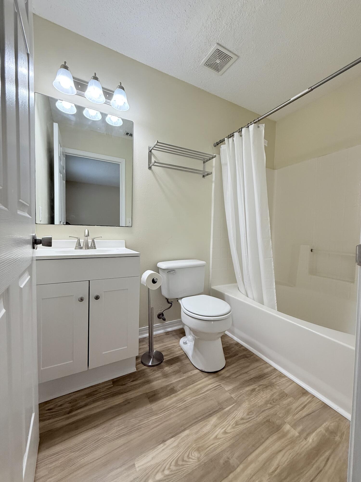 VINEYARD THE - Residential Lease