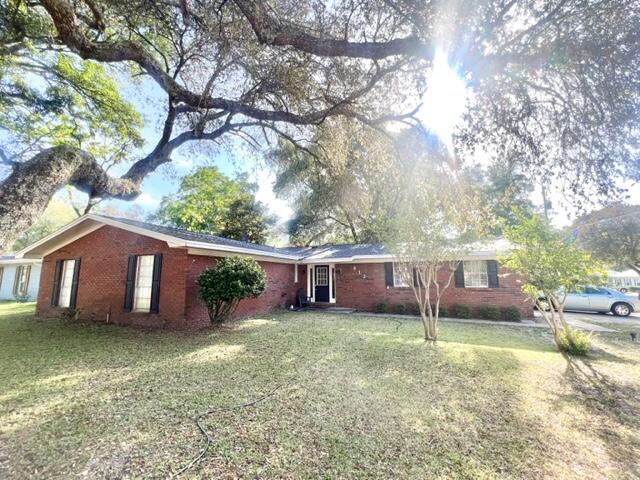 Available for move-in on May 10!

This beautiful three bedroom, two bathroom house is located on a large corner lot in a well-established neighborhood near the bay in Niceville. There is a spacious family room and a spacious living room with fireplace! The kitchen has gorgeous natural wood cabinets and black granite countertops with a breakfast bar and stainless steel appliances. The bedrooms are spacious with long windows and There is travertine tile floors throughout! 

SHORT TERM OPTION ONLY, LEASE TERM THROUGH SEPTEMBER 30!

Pets permitted with Owner approval- Pet fee required.

Tenant to verify all data
To schedule a viewing, please call Sound Choice Real Estate at 850.389.8533 *$50 of monthly rent goes towards a Resident Benefits Package which includes Renters Insurance, Air Filter delivery, Identity protection, Resident Rewards program, Credit Building, Move-In Concierge, 24/7 Maintenance coordination*