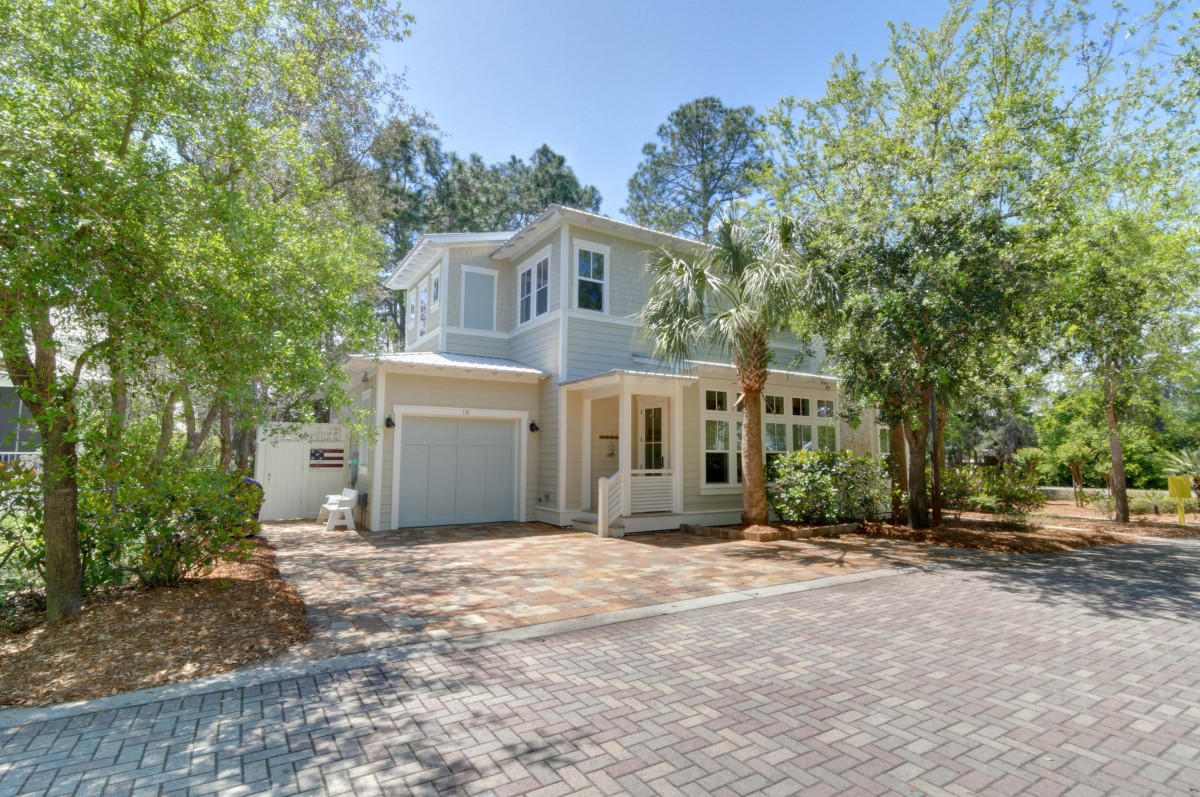 COTTAGES AT EASTERN LAKE - Residential