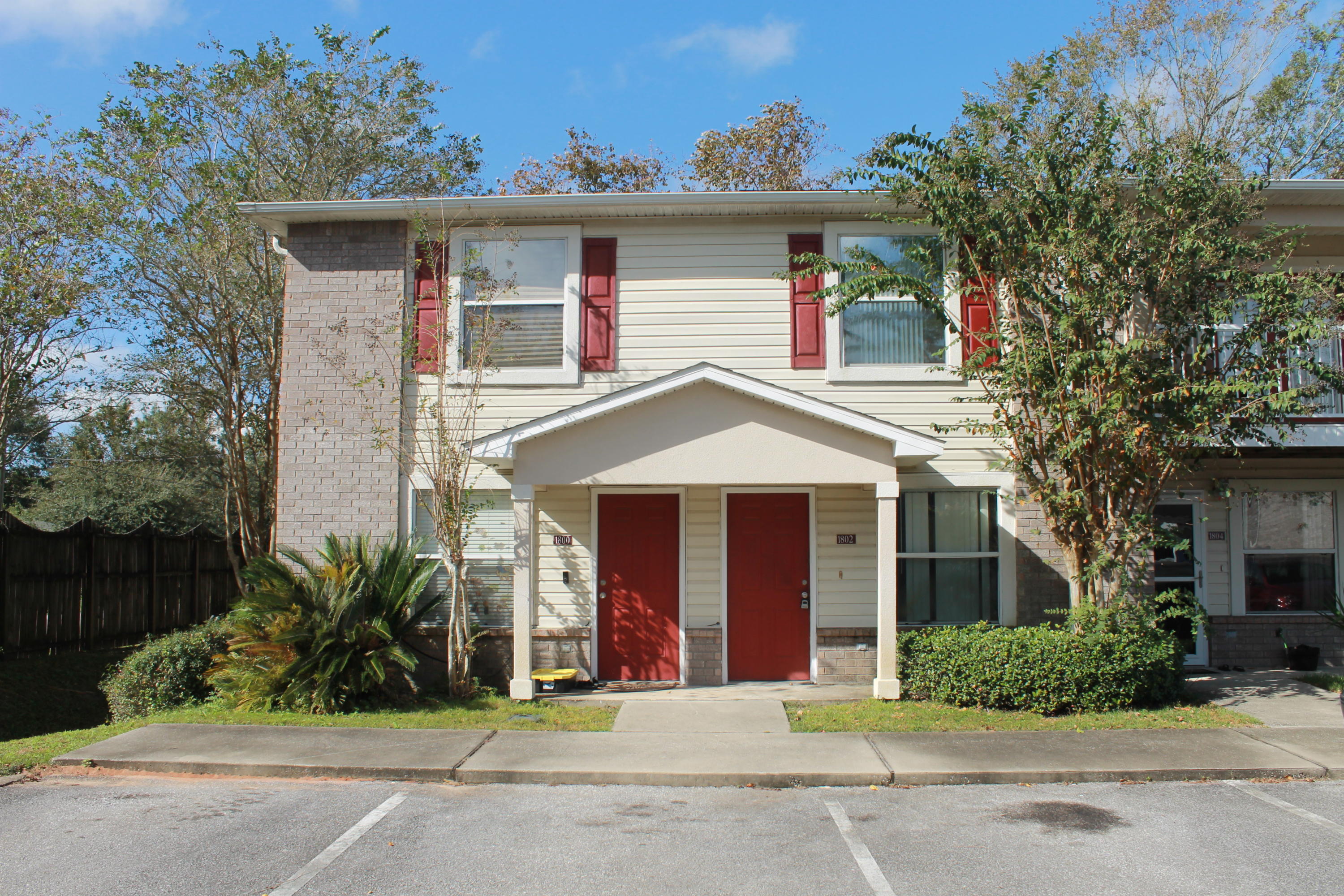 AVAILABLE FOR IMMEDIATE MOVE IN!
Two story townhouse style condo with community pool and clubhouse. 
As you enter the home, you'll be welcomed by an open and inviting living space. The kitchen offers plenty of cabinetry and prep space, as well as a breakfast bar. Additional 1/2 bath located downstairs, making this the perfect space for entertaining. The laundry room is located just off of the kitchen.
Upstairs you'll find a private space featuring two bedrooms and a full bath.
Out back, you'll find a small enclosed yard.
Close to military bases, shopping, restaurants, and just a short drive over the Midbay Bridge to gorgeous Destin beaches!
Pets welcome- Restrictions Apply
Tenant to verify all data.
Please call Sound Choice Real Estate to schedule a showing- 850.389.853