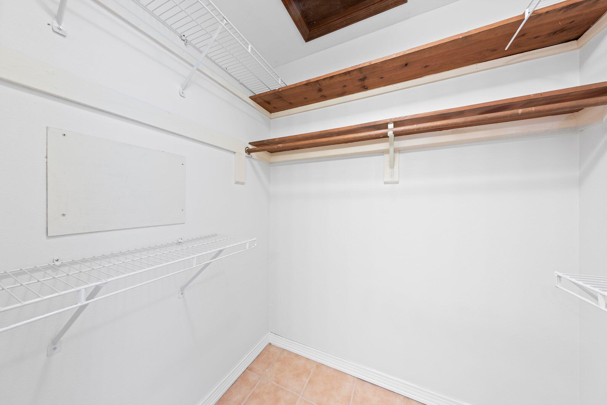 VALPARAISO PINECREST 6 - Residential Lease
