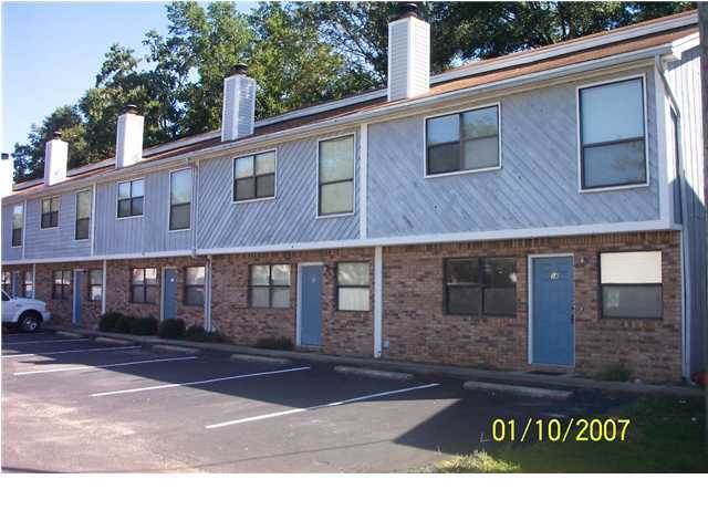 OAK TREE MANOR - Residential Lease