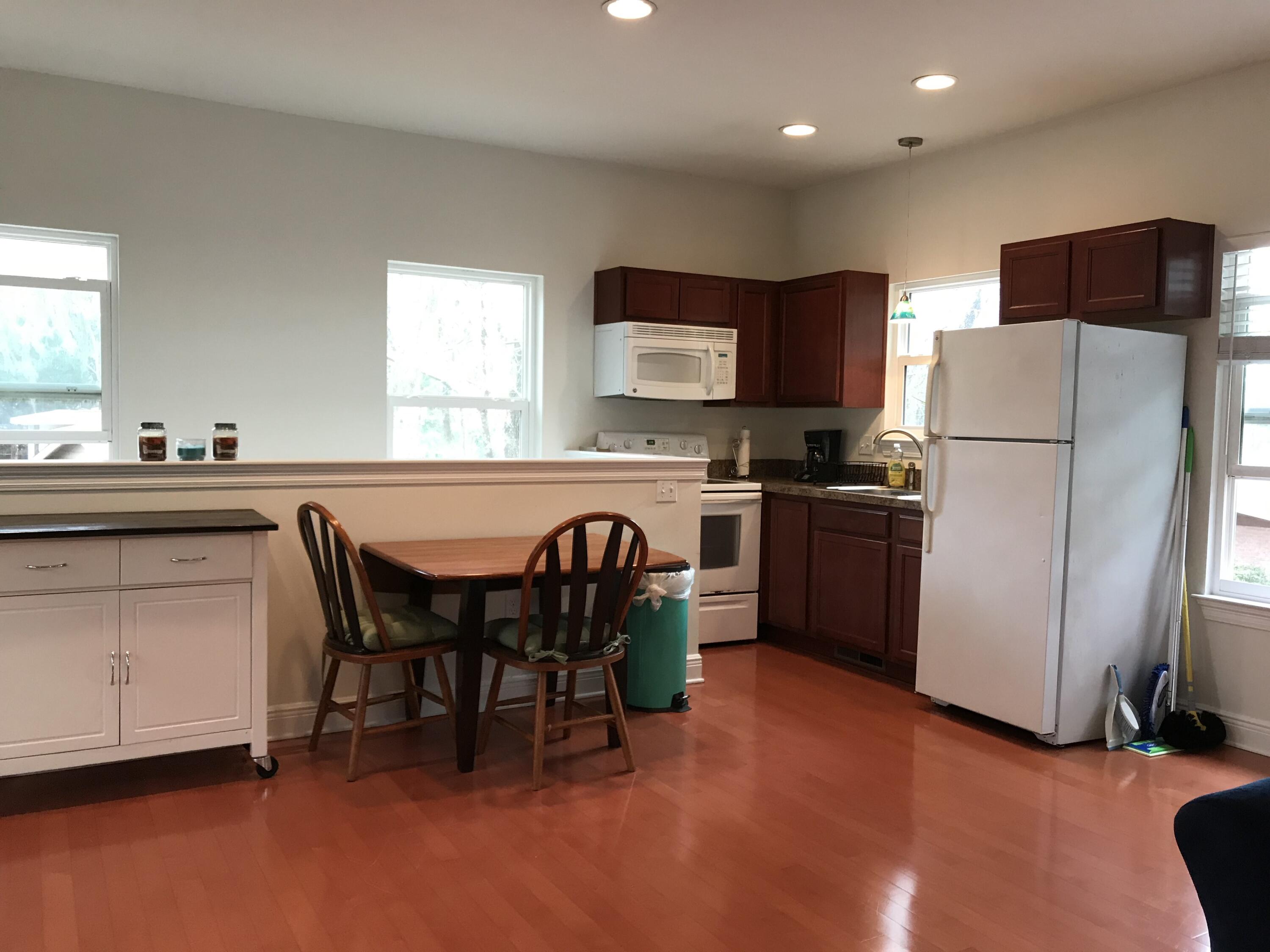 COLONY ESTATES - Residential Lease