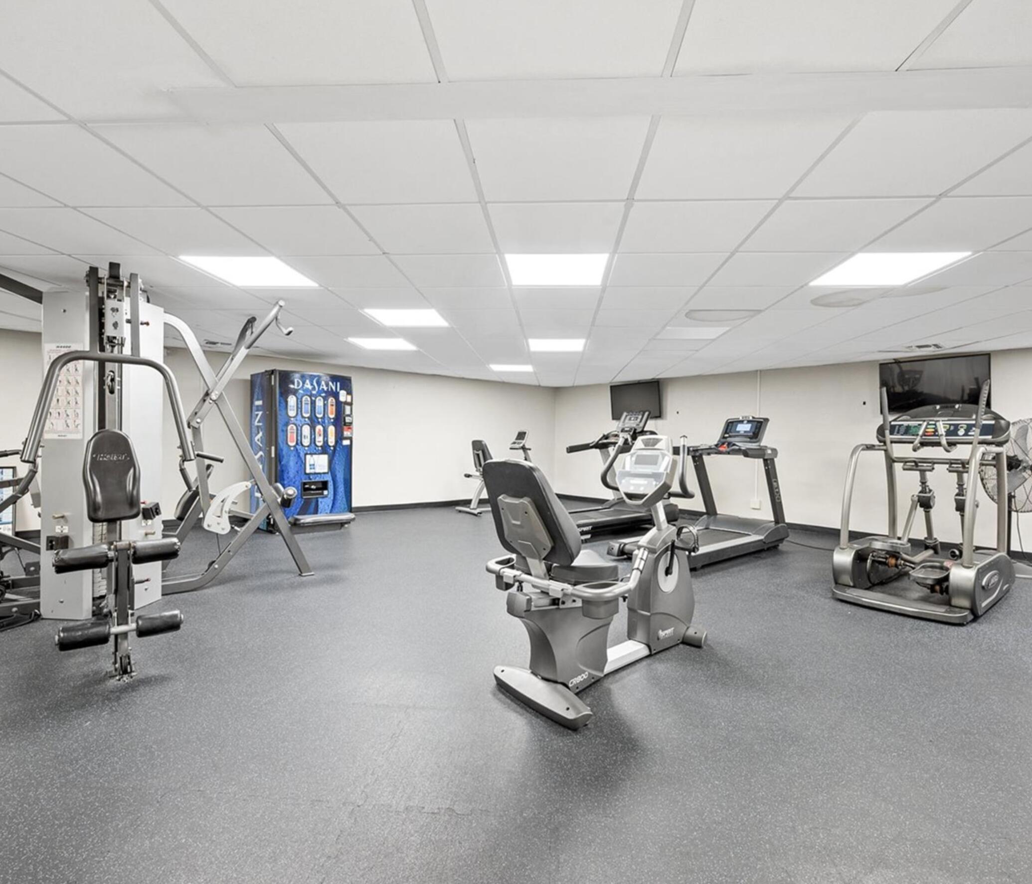 HOLIDAY SURF & RACQUET CLUB - Residential