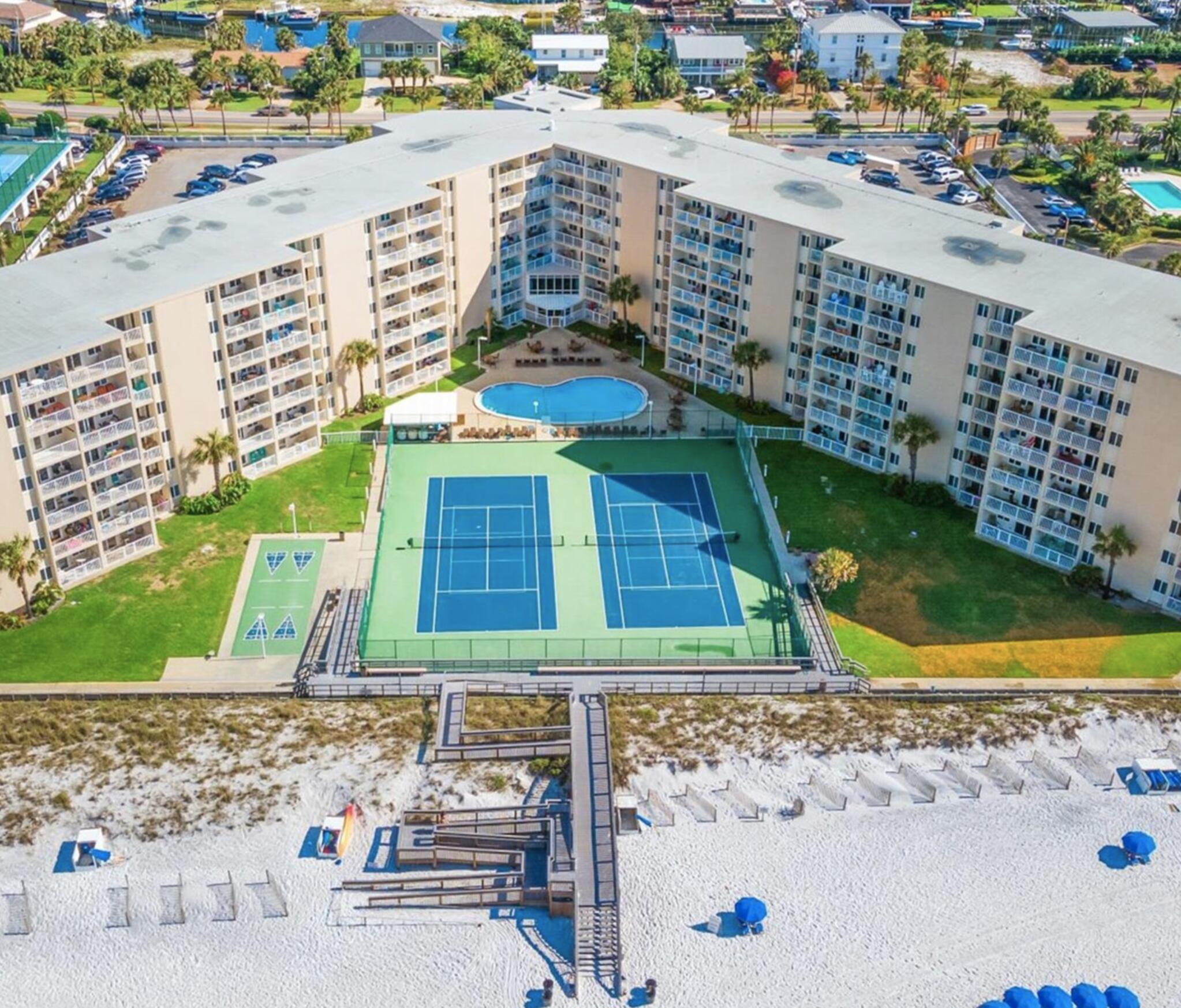 HOLIDAY SURF & RACQUET CLUB - Residential